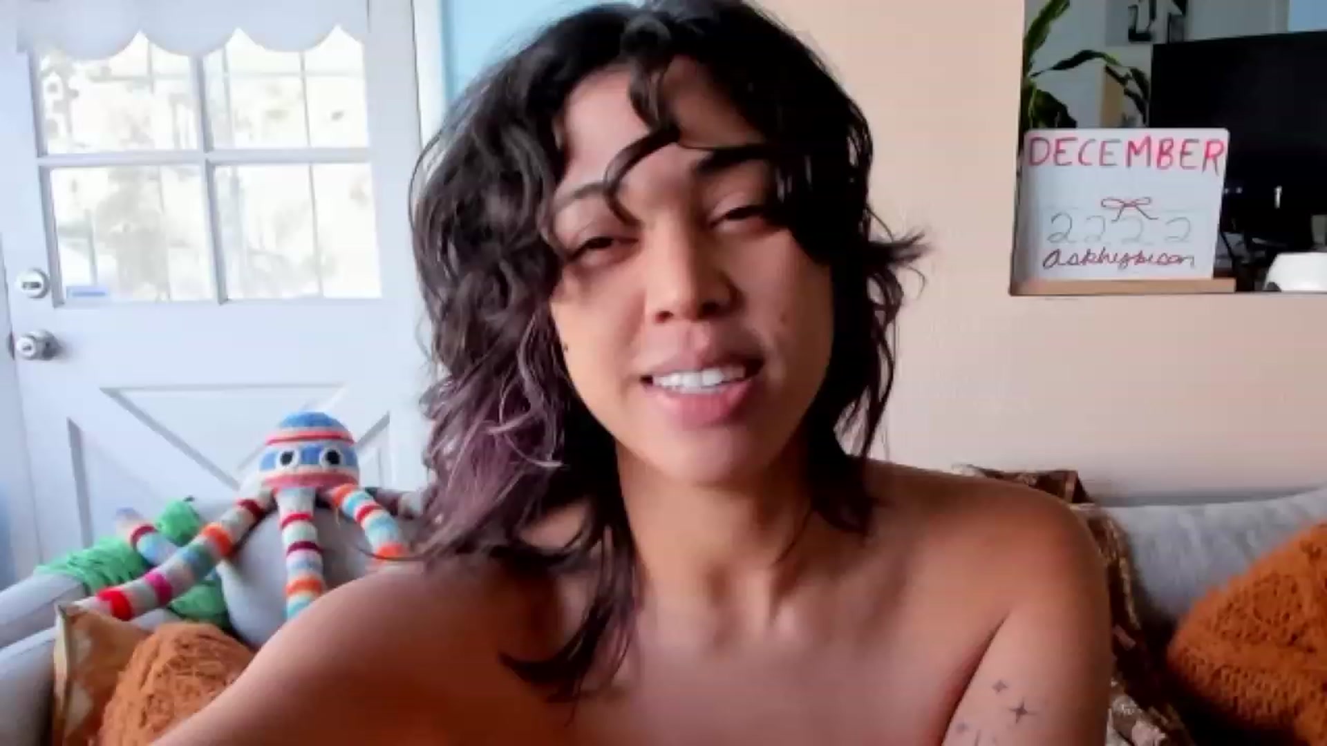 Gallery image thumbnail from KissingHigh's myfreecams stream on, 12/03/2023, 18:43 image 10 of 20