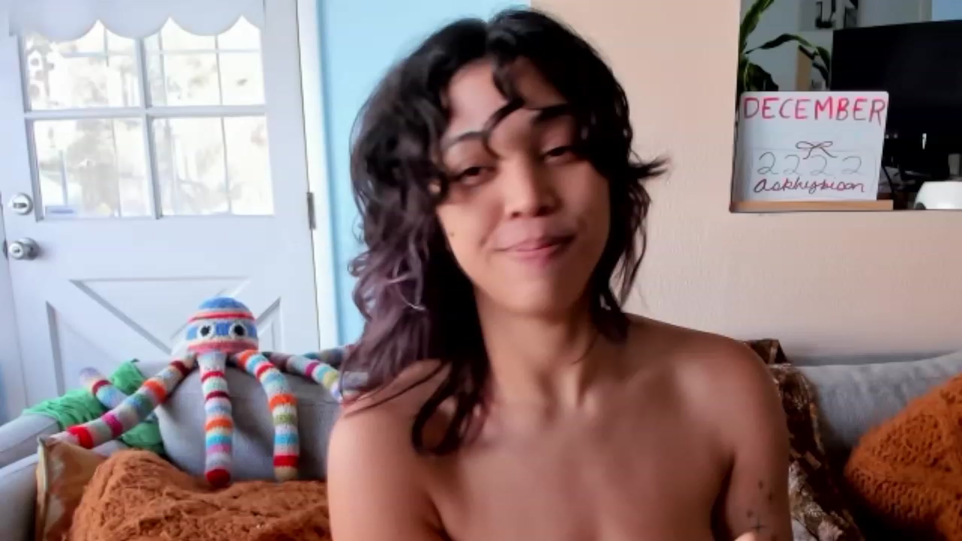 Gallery image thumbnail from KissingHigh's myfreecams stream on, 12/03/2023, 18:43 image 12 of 20