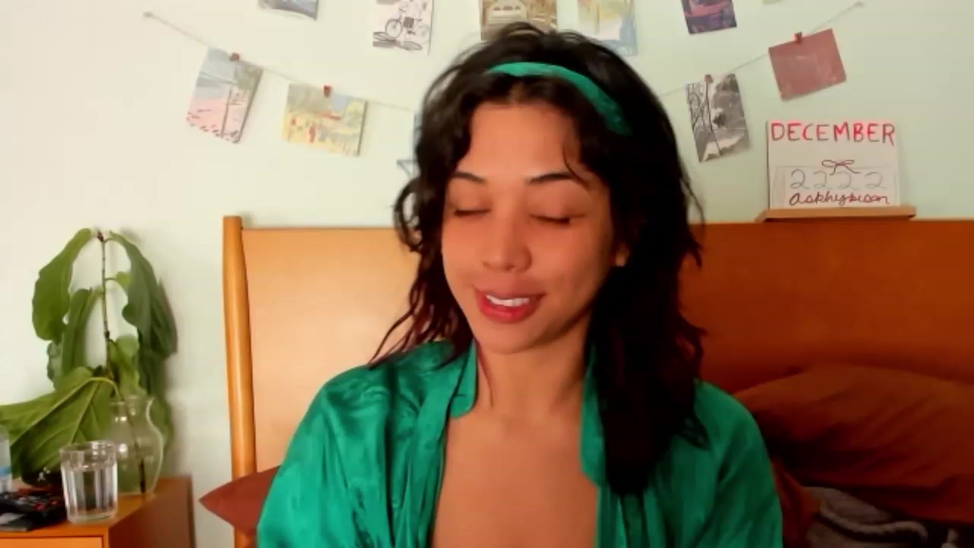 Gallery image thumbnail from KissingHigh's myfreecams stream on, 12/08/2023, 18:41 image 15 of 20