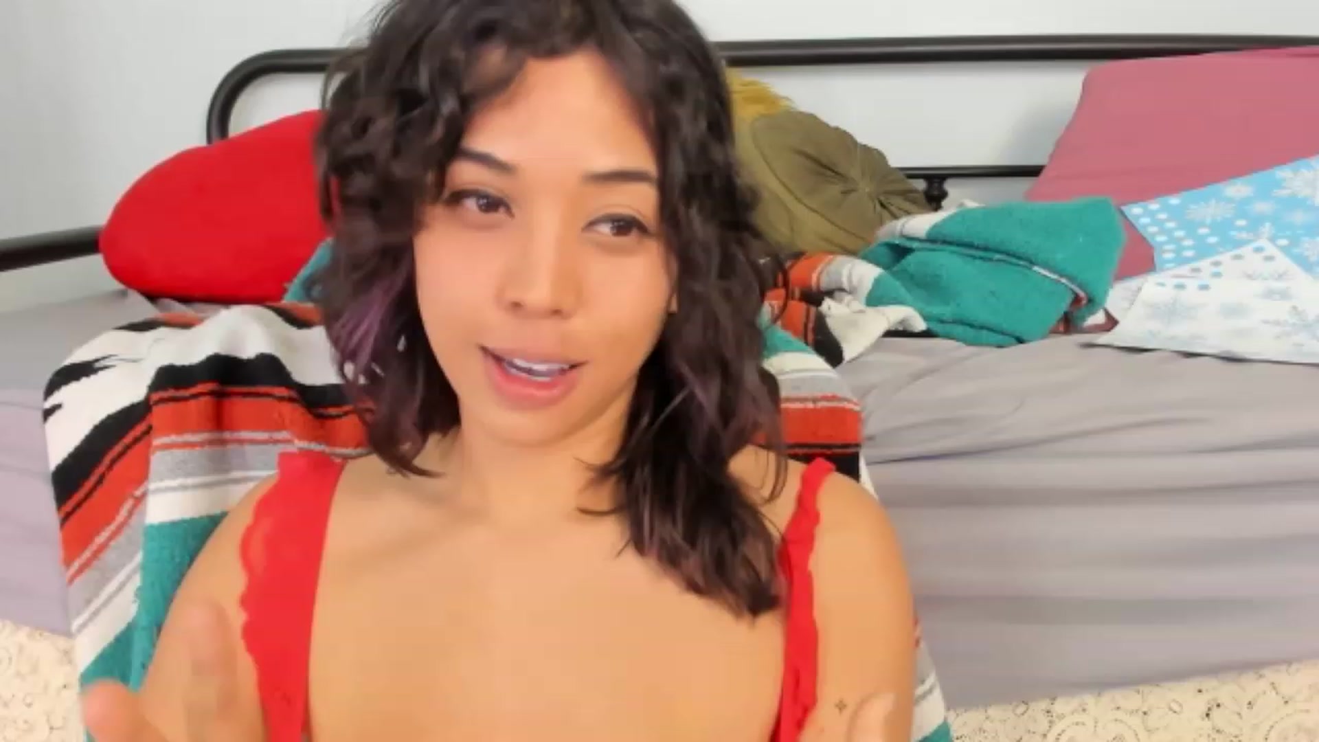 Gallery image thumbnail from KissingHigh's myfreecams stream on, 12/22/2023, 24:02 image 3 of 20