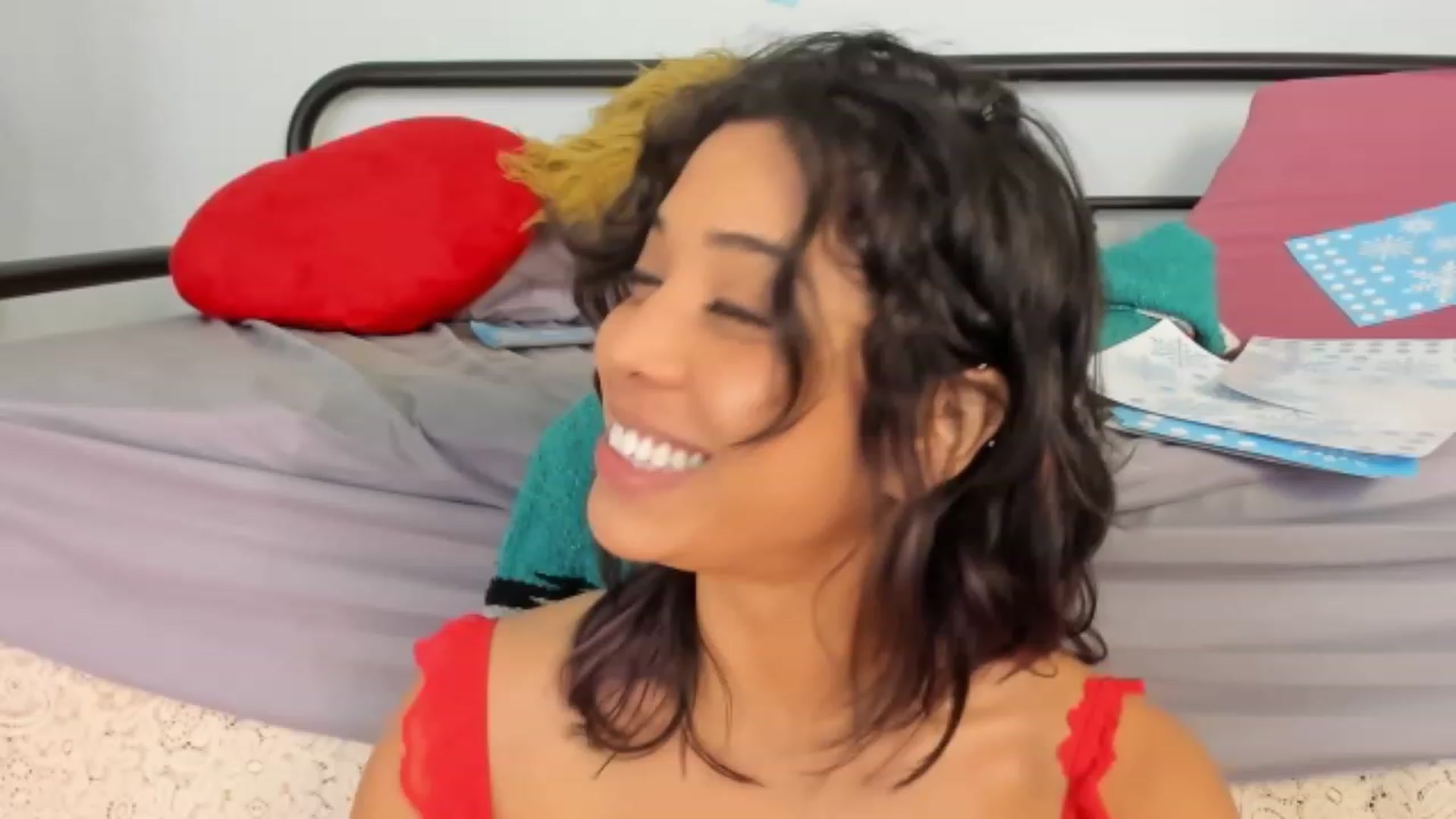 Gallery image thumbnail from KissingHigh's myfreecams stream on, 12/22/2023, 24:49 image 2 of 20
