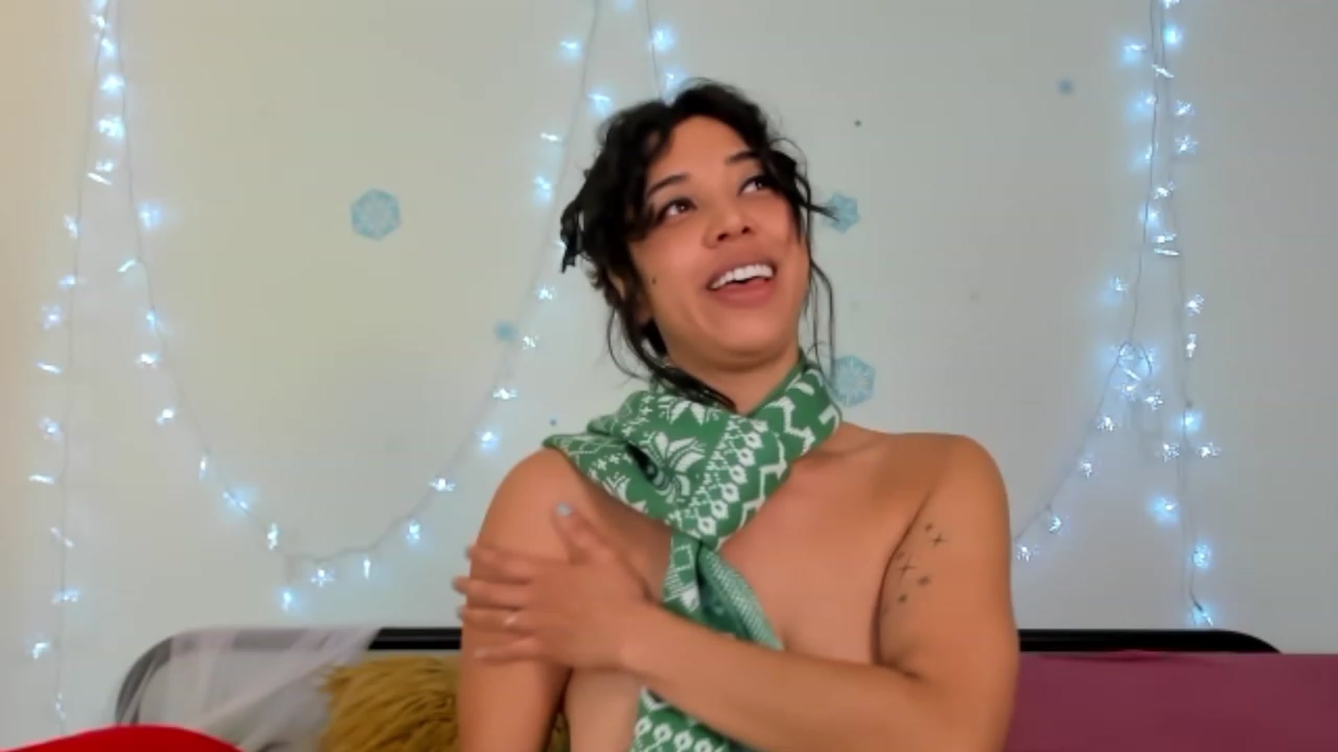 Gallery image thumbnail from KissingHigh's myfreecams stream on, 12/22/2023, 19:46 image 18 of 20
