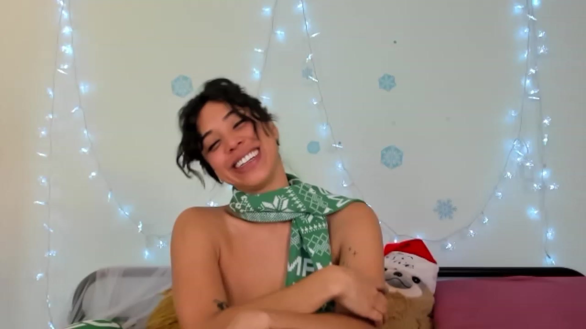 Gallery image thumbnail from KissingHigh's myfreecams stream on, 12/22/2023, 19:46 image 2 of 20