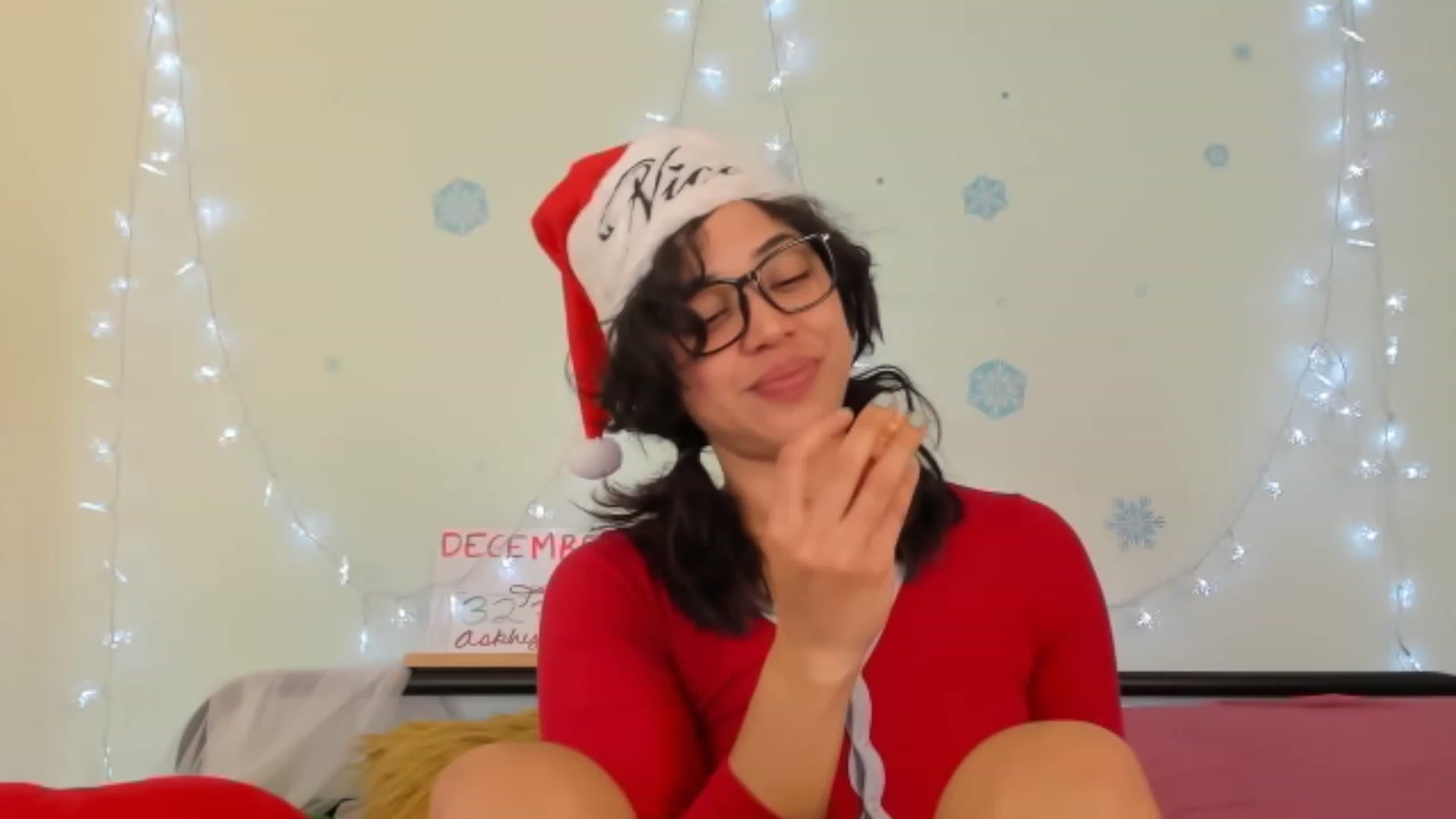 Gallery image thumbnail from KissingHigh's myfreecams stream on, 12/24/2023, 18:40 image 11 of 20