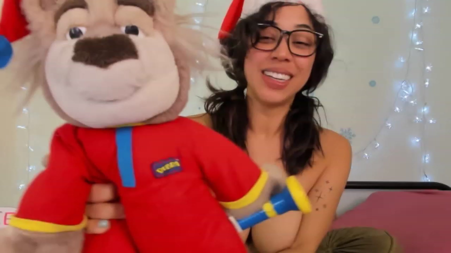Gallery image thumbnail from KissingHigh's myfreecams stream on, 12/24/2023, 19:44 image 18 of 20