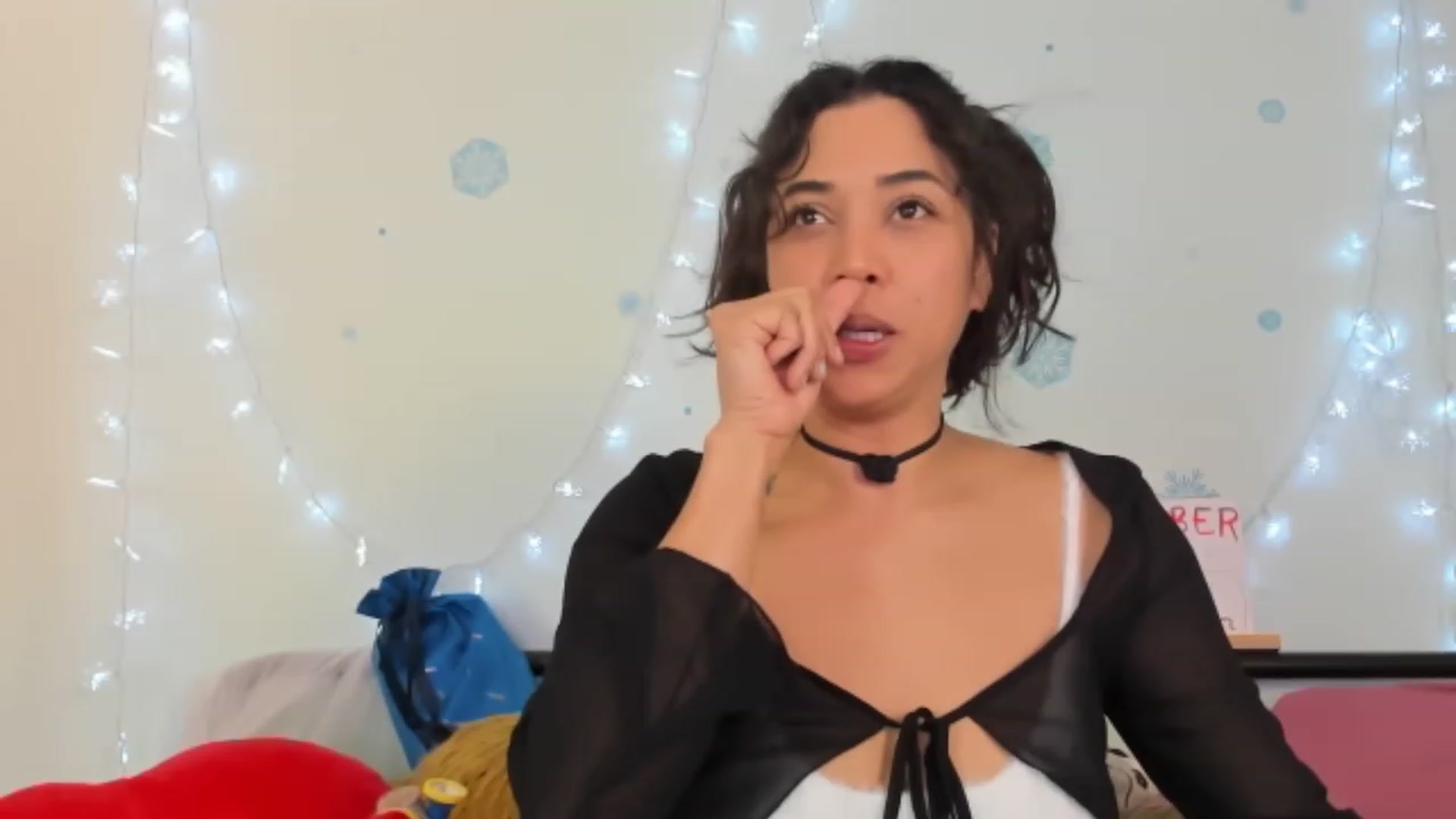 Gallery image thumbnail from KissingHigh's myfreecams stream on, 12/29/2023, 04:17 image 6 of 20