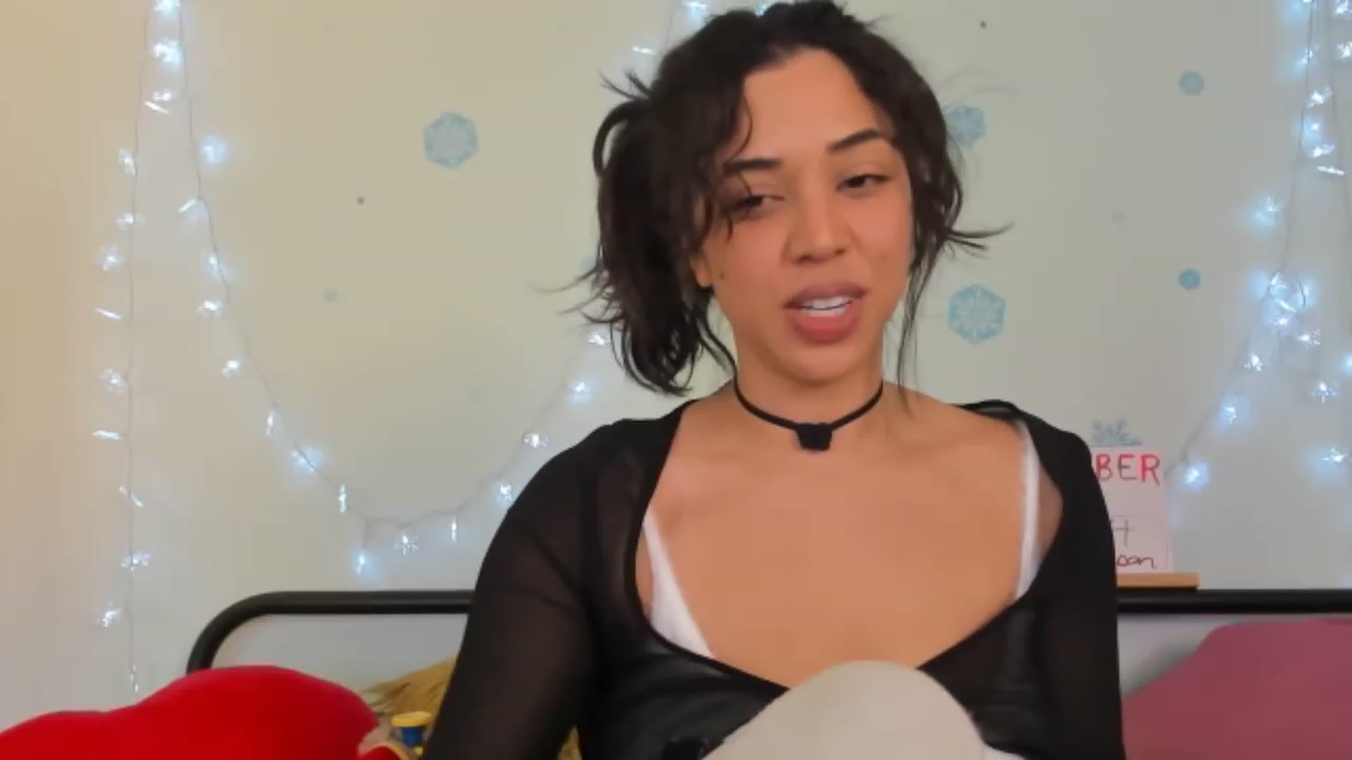 Gallery image thumbnail from KissingHigh's myfreecams stream on, 12/29/2023, 04:17 image 15 of 20