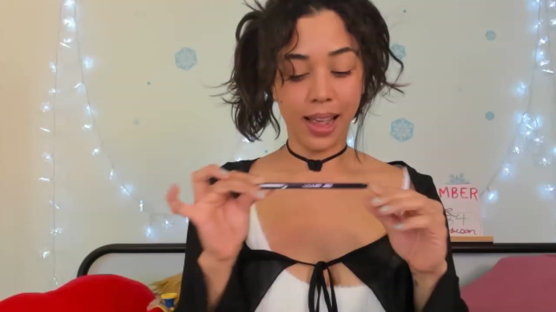 Gallery image thumbnail from KissingHigh's myfreecams stream on, 12/29/2023, 04:17 image 14 of 20
