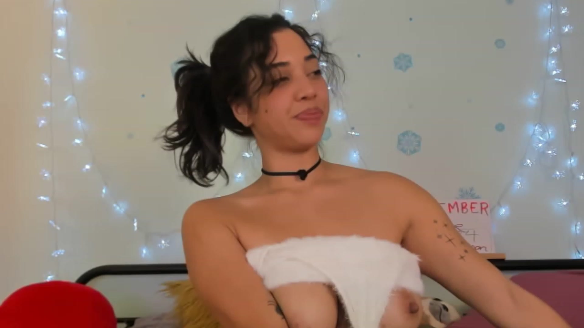 Gallery image thumbnail from KissingHigh's myfreecams stream on, 12/29/2023, 05:21 image 17 of 20