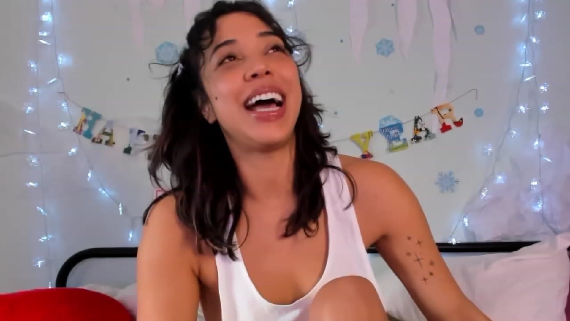 Gallery image thumbnail from KissingHigh's myfreecams stream on, 12/31/2023, 19:23 image 3 of 20