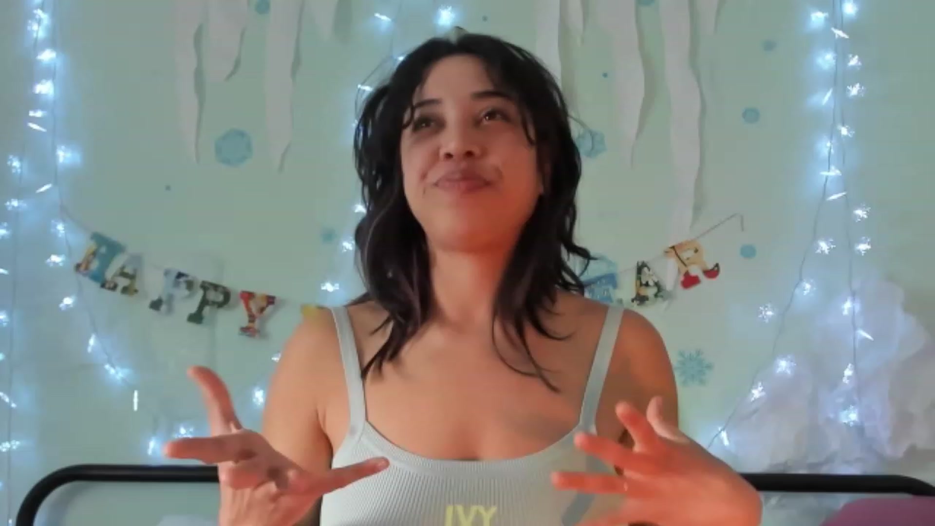 Gallery image thumbnail from KissingHigh's myfreecams stream on, 01/07/2024, 19:15 image 8 of 20