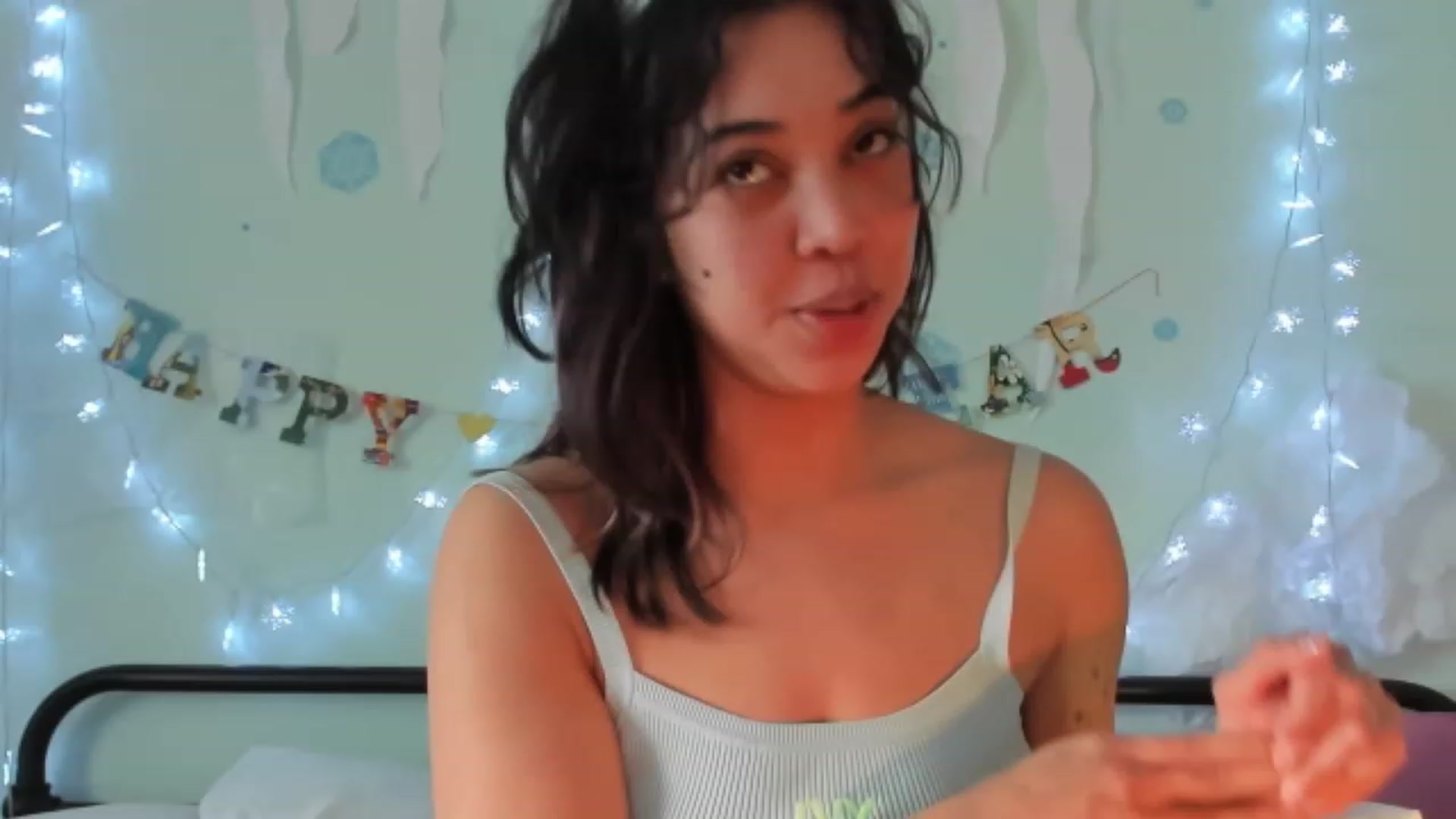 Gallery image thumbnail from KissingHigh's myfreecams stream on, 01/07/2024, 19:15 image 13 of 20