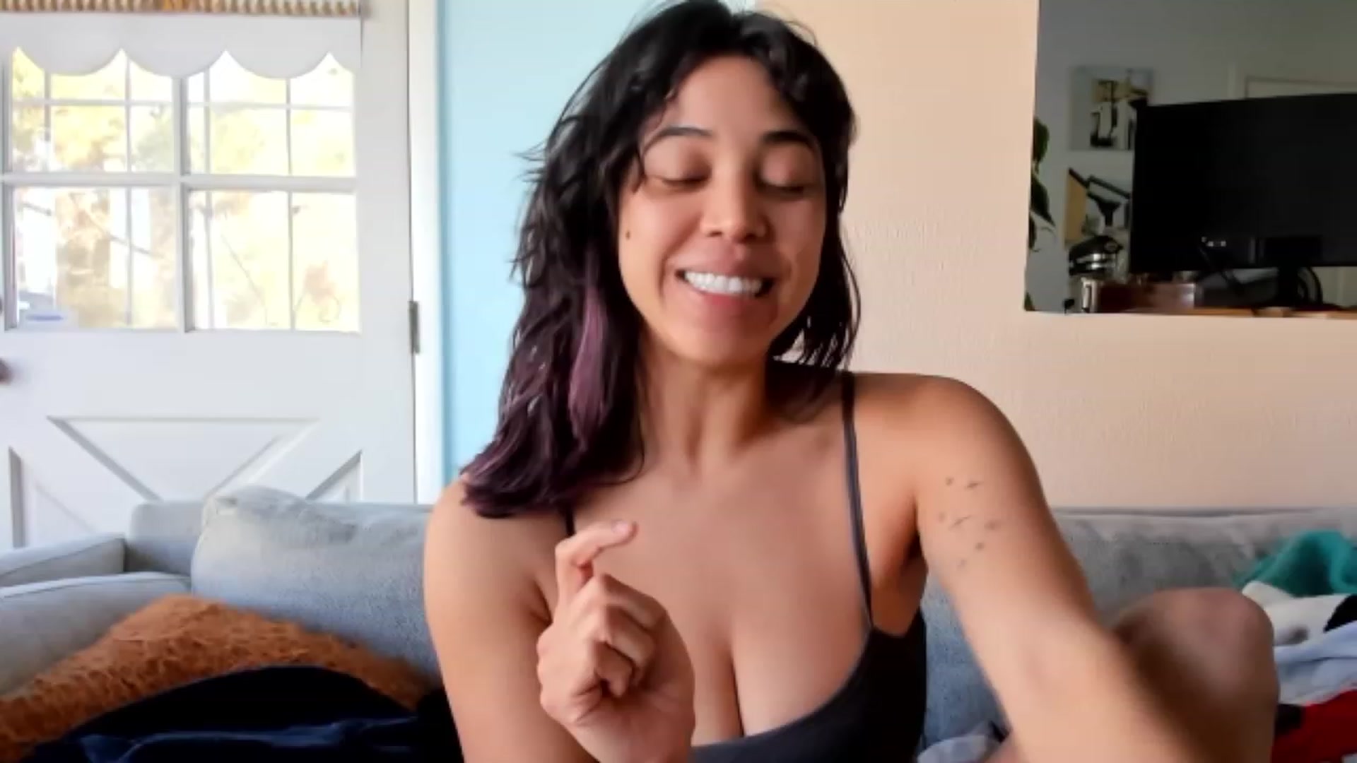 Gallery image thumbnail from KissingHigh's myfreecams stream on, 01/14/2024, 18:31 image 18 of 20