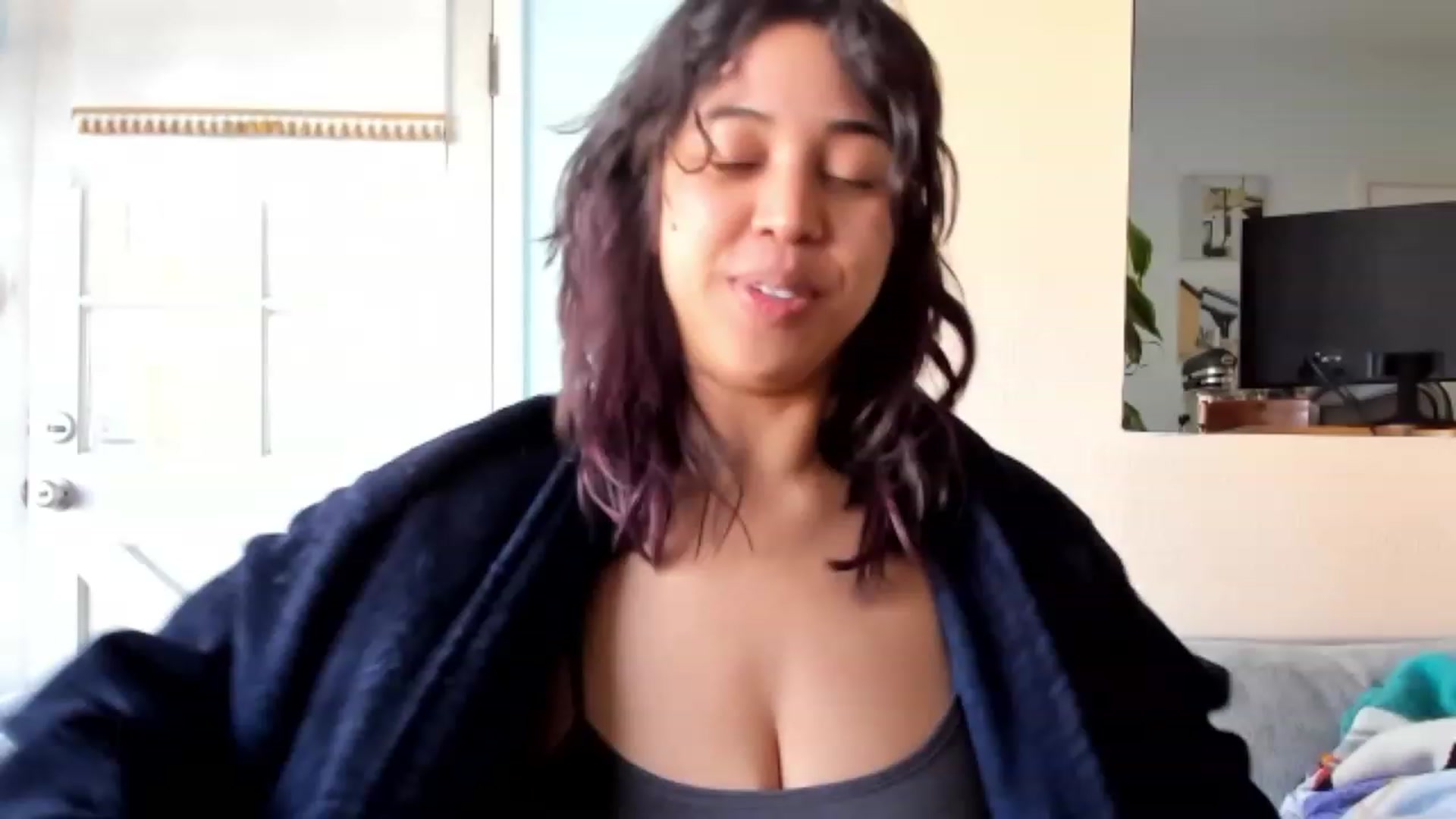 Gallery image thumbnail from KissingHigh's myfreecams stream on, 01/14/2024, 18:31 image 12 of 20