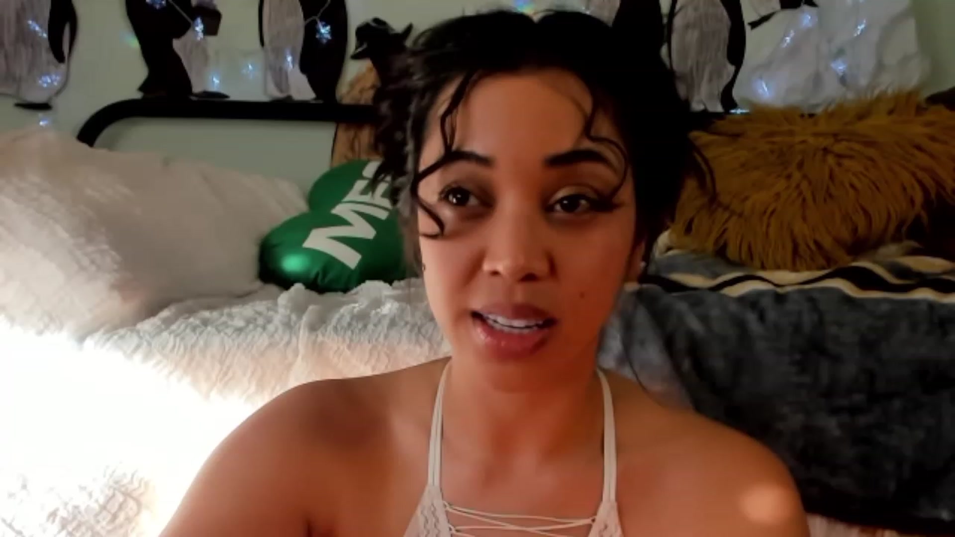 Gallery image thumbnail from KissingHigh's myfreecams stream on, 01/19/2024, 24:02 image 7 of 20