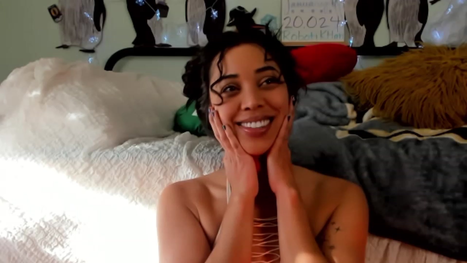 Gallery image thumbnail from KissingHigh's myfreecams stream on, 01/19/2024, 24:02 image 5 of 20
