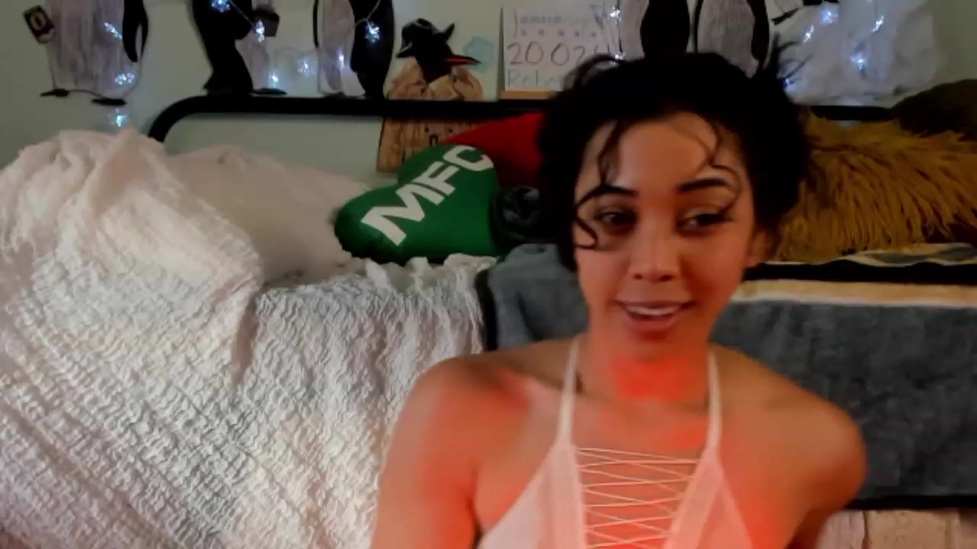 Gallery image thumbnail from KissingHigh's myfreecams stream on, 01/19/2024, 24:02 image 15 of 20