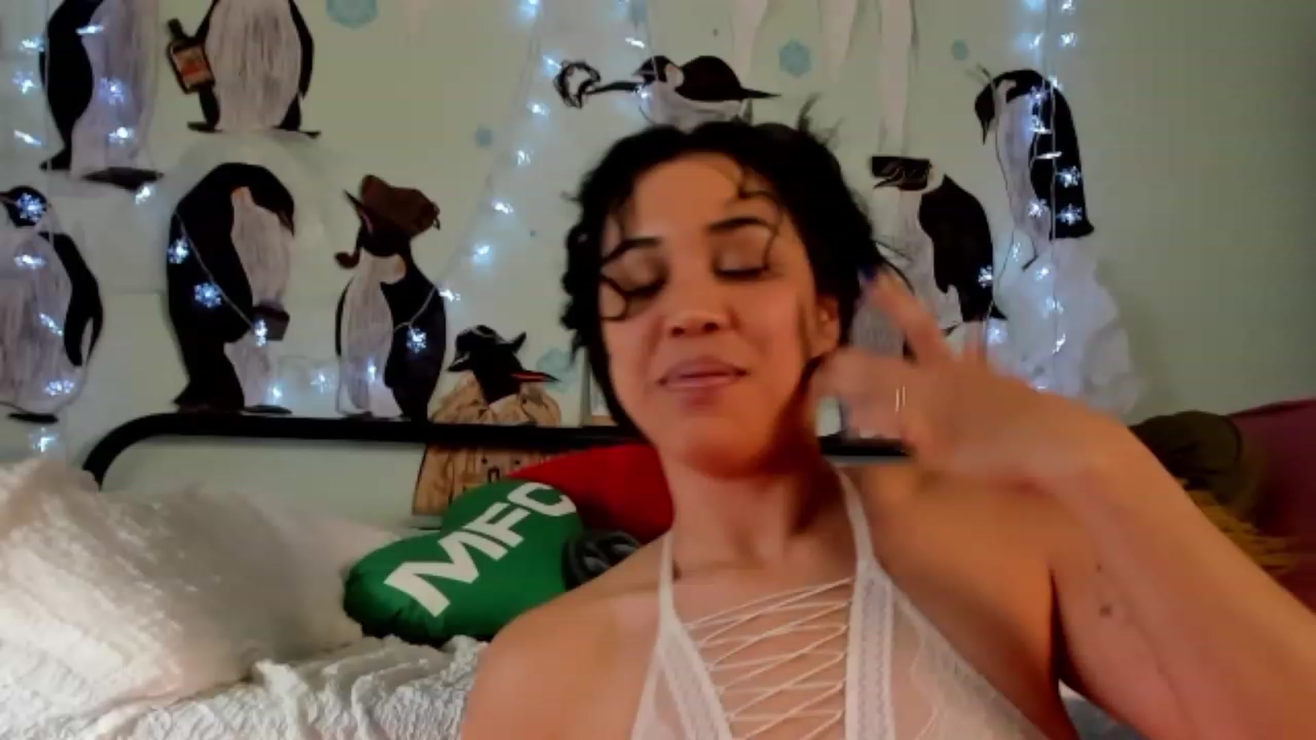 Gallery image thumbnail from KissingHigh's myfreecams stream on, 01/19/2024, 24:02 image 13 of 20