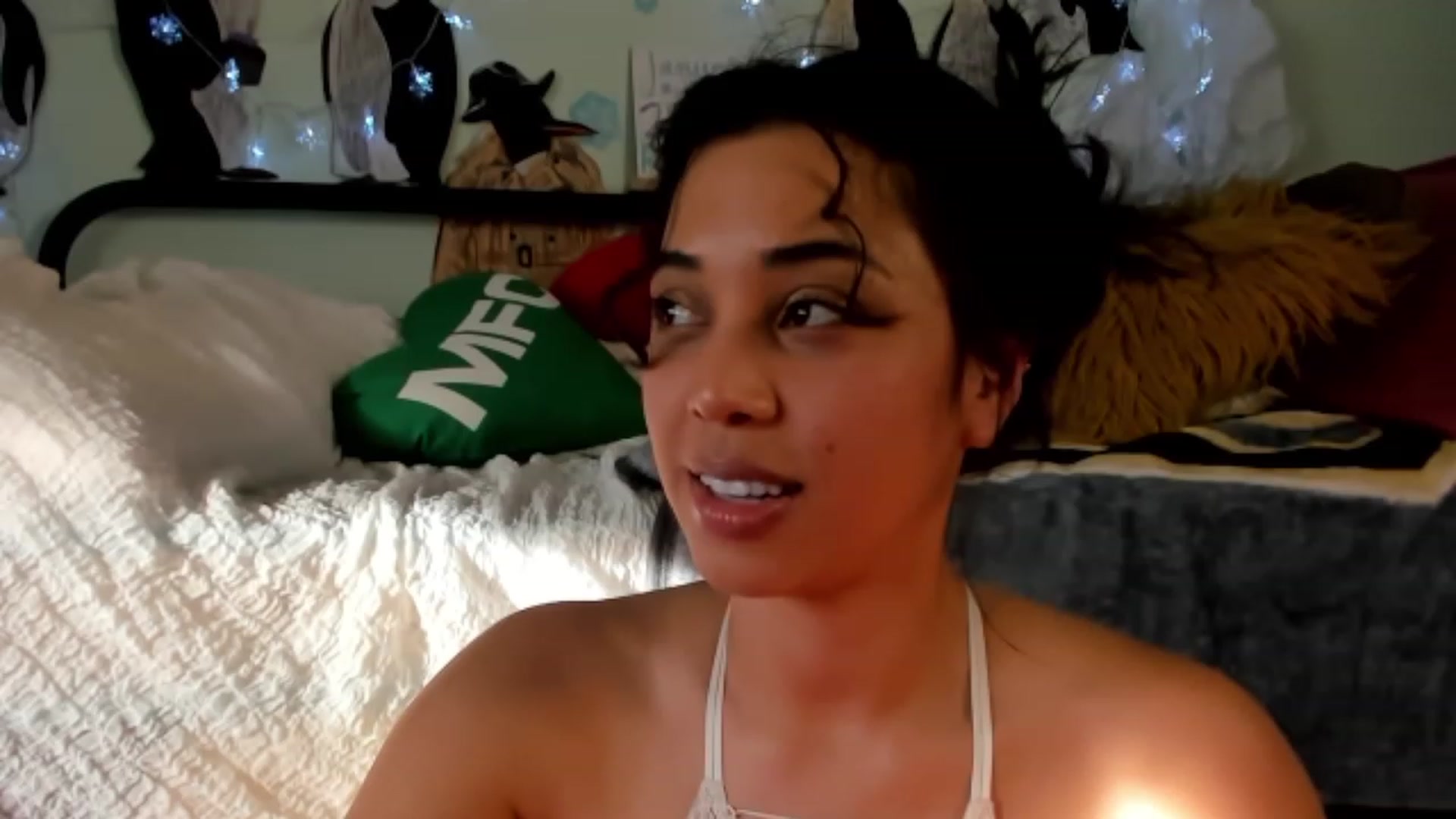 Gallery image thumbnail from KissingHigh's myfreecams stream on, 01/19/2024, 24:02 image 10 of 20