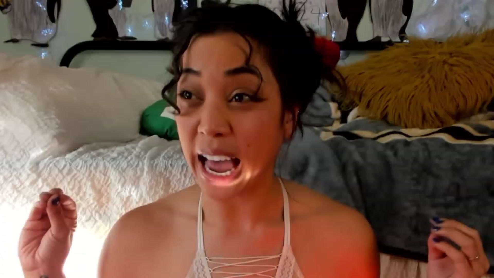 Gallery image thumbnail from KissingHigh's myfreecams stream on, 01/19/2024, 24:02 image 4 of 20