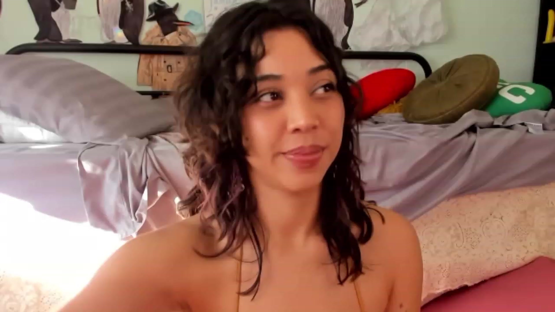 Gallery image thumbnail from KissingHigh's myfreecams stream on, 01/25/2024, 23:22 image 11 of 20