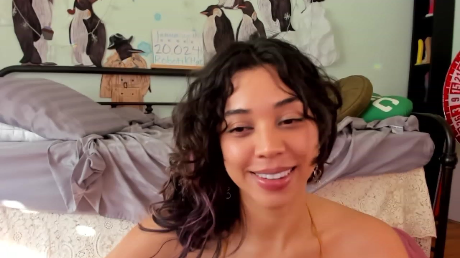 Gallery image thumbnail from KissingHigh's myfreecams stream on, 01/25/2024, 23:22 image 4 of 20