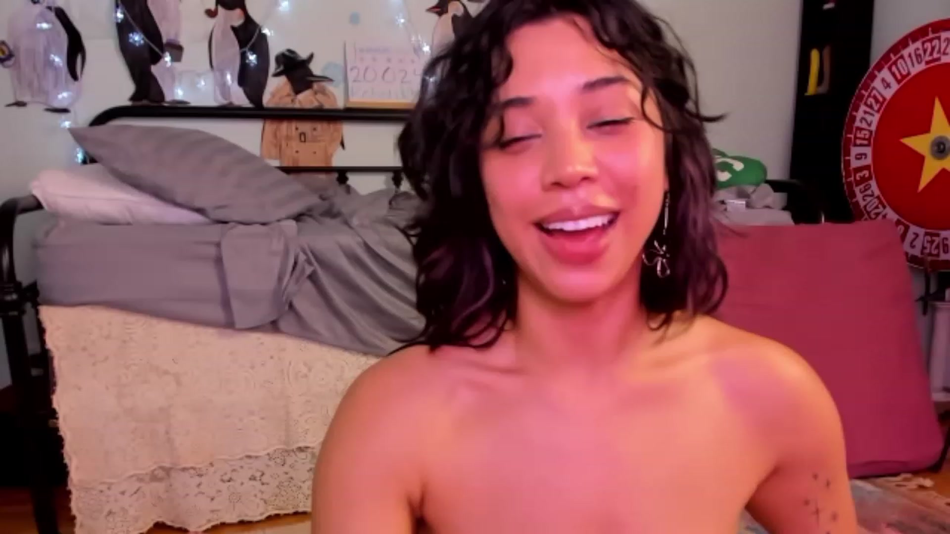 Gallery image thumbnail from KissingHigh's myfreecams stream on, 01/26/2024, 24:27 image 14 of 20