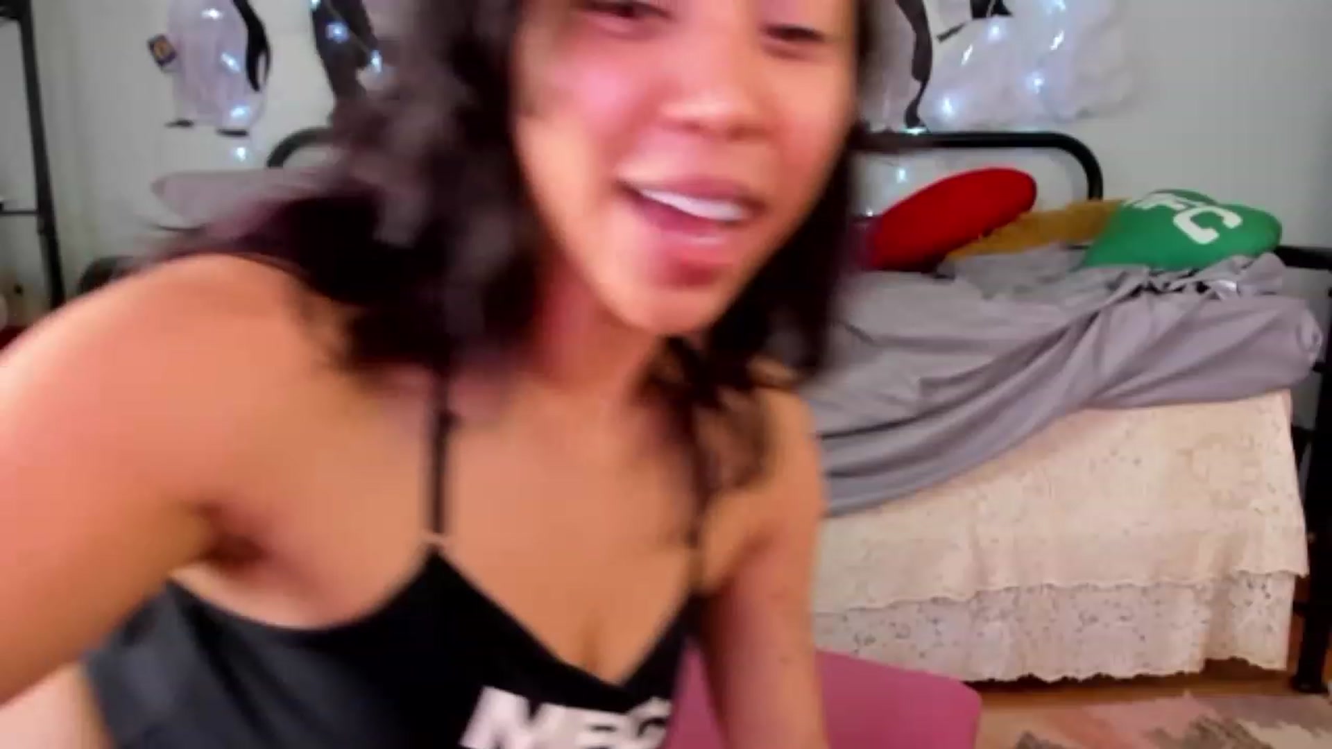Gallery image thumbnail from KissingHigh's myfreecams stream on, 01/28/2024, 18:52 image 10 of 20