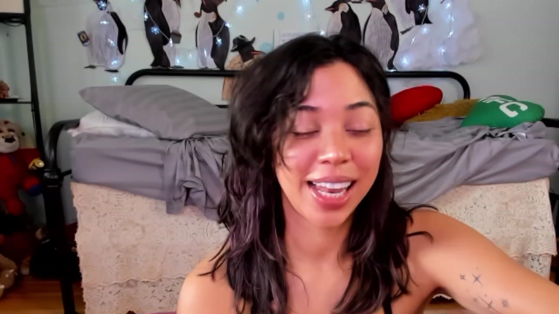 Gallery image thumbnail from KissingHigh's myfreecams stream on, 01/28/2024, 18:52 image 12 of 20