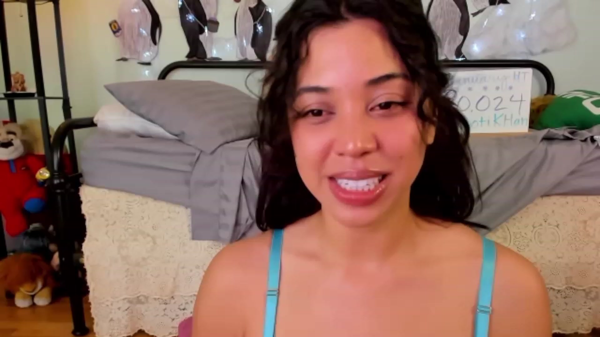 Gallery image thumbnail from KissingHigh's myfreecams stream on, 02/01/2024, 23:00 image 7 of 20