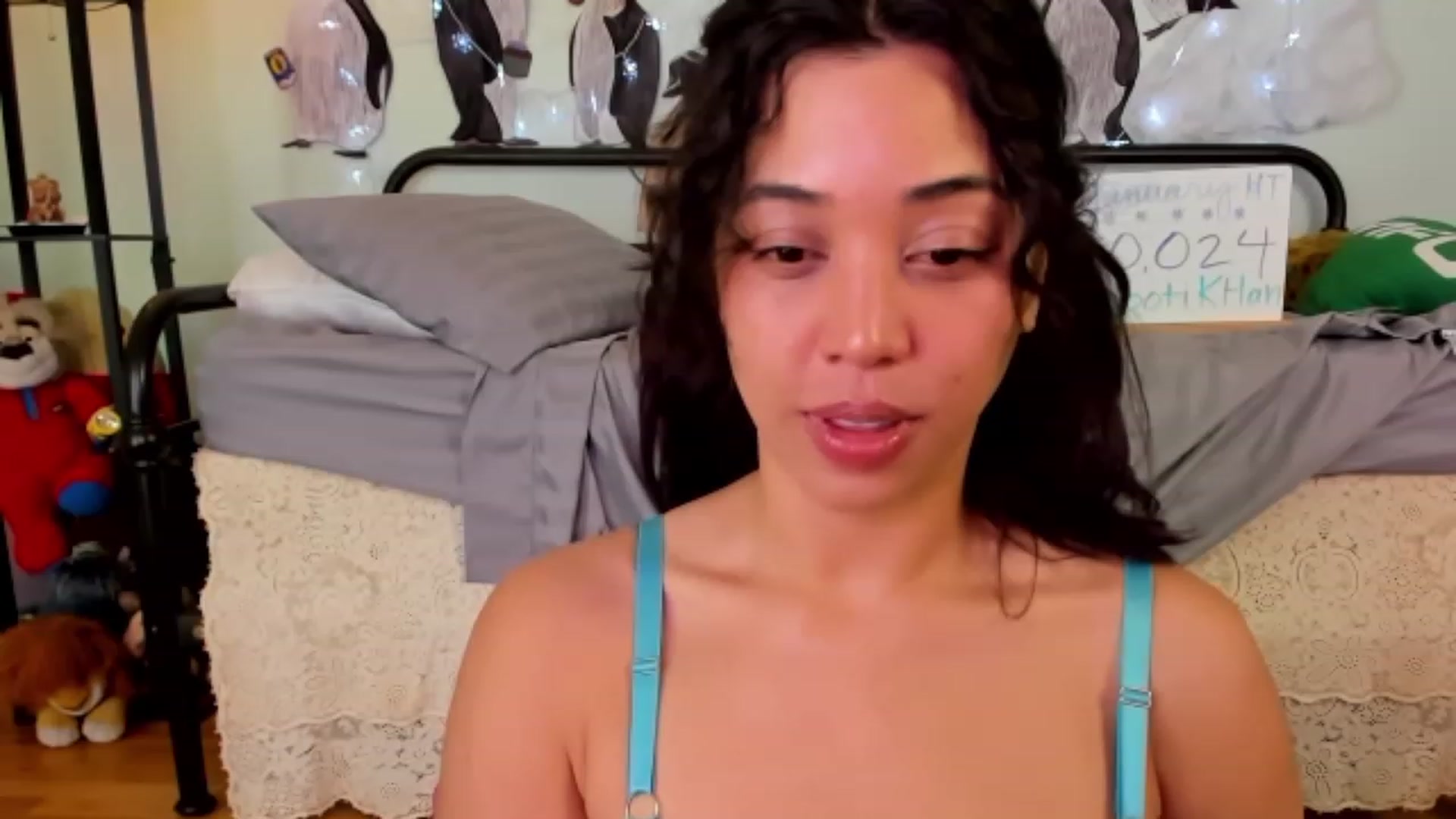 Gallery image thumbnail from KissingHigh's myfreecams stream on, 02/01/2024, 23:00 image 4 of 20