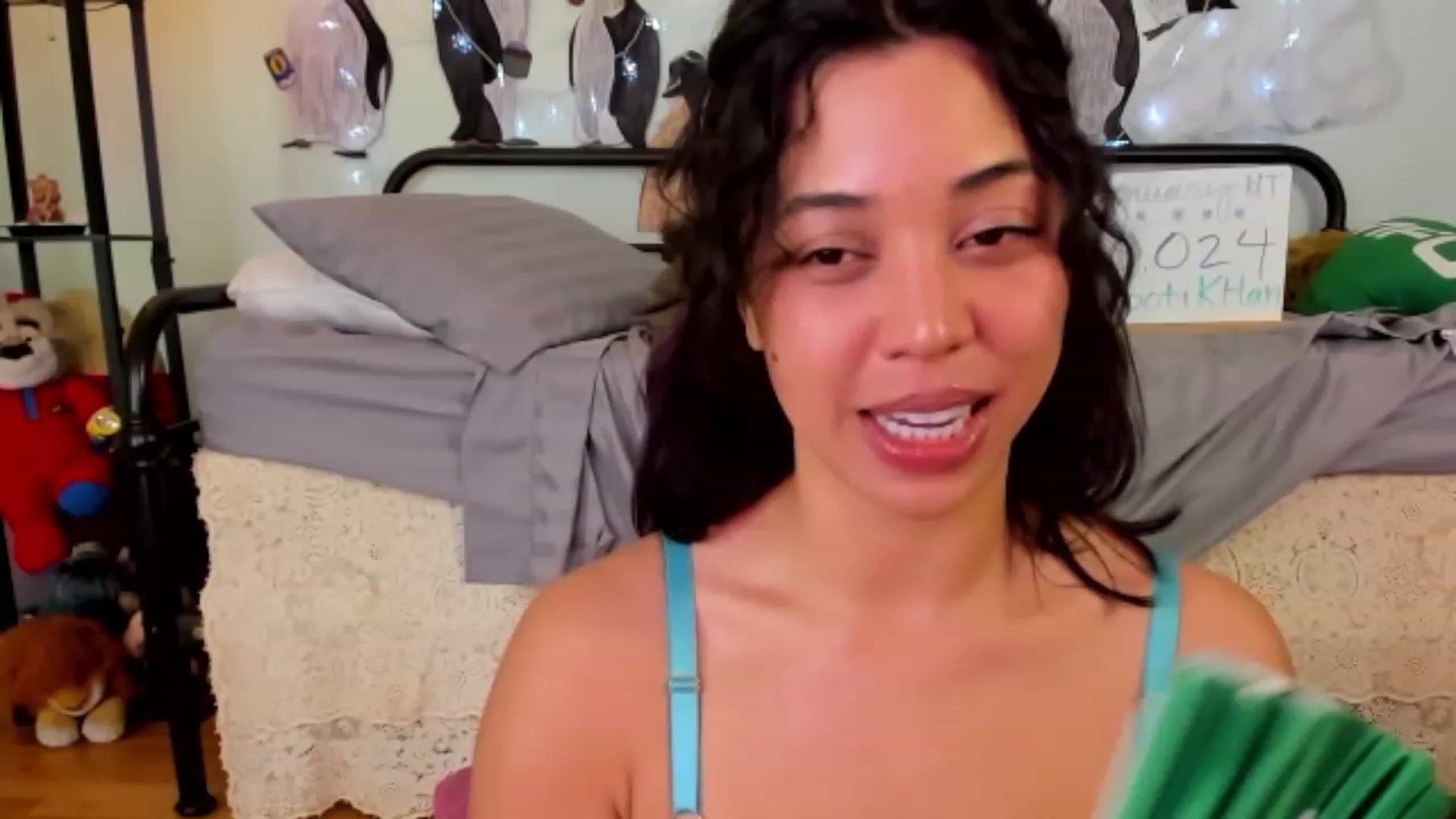 Gallery image thumbnail from KissingHigh's myfreecams stream on, 02/01/2024, 23:00 image 10 of 20