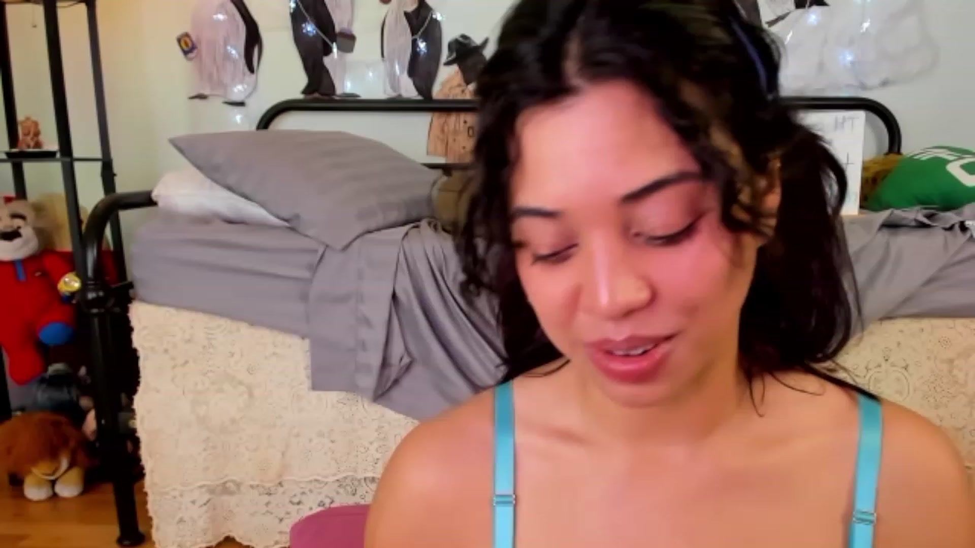 Gallery image thumbnail from KissingHigh's myfreecams stream on, 02/01/2024, 23:00 image 15 of 20