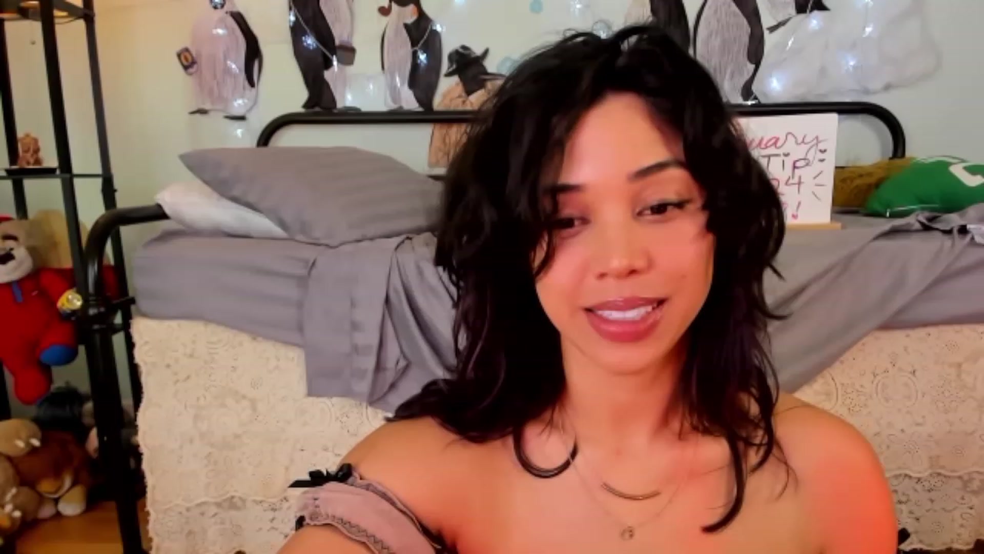 Gallery image thumbnail from KissingHigh's myfreecams stream on, 02/06/2024, 03:56 image 4 of 20