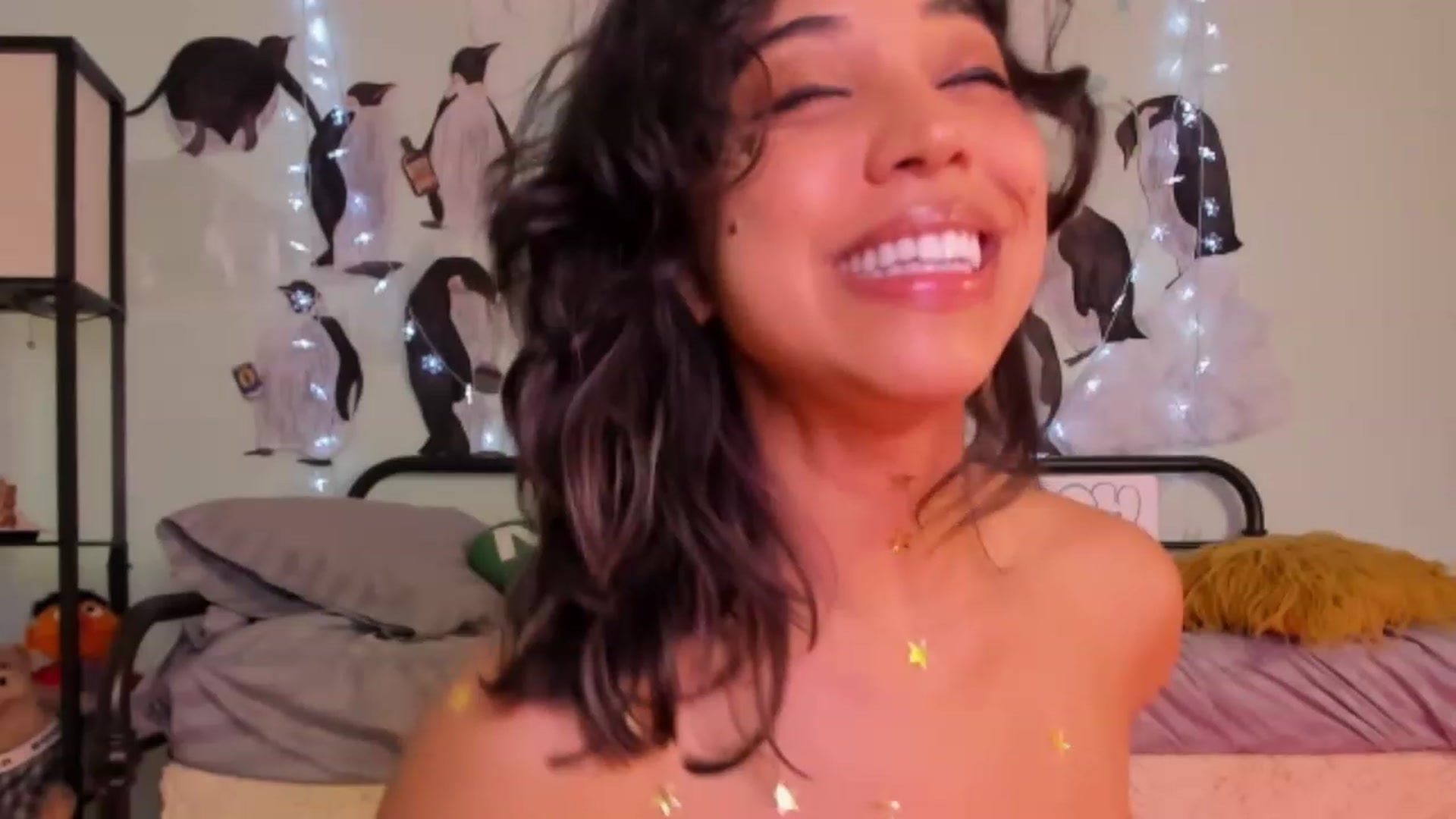 Gallery image thumbnail from KissingHigh's myfreecams stream on, 03/03/2024, 05:43 image 18 of 20