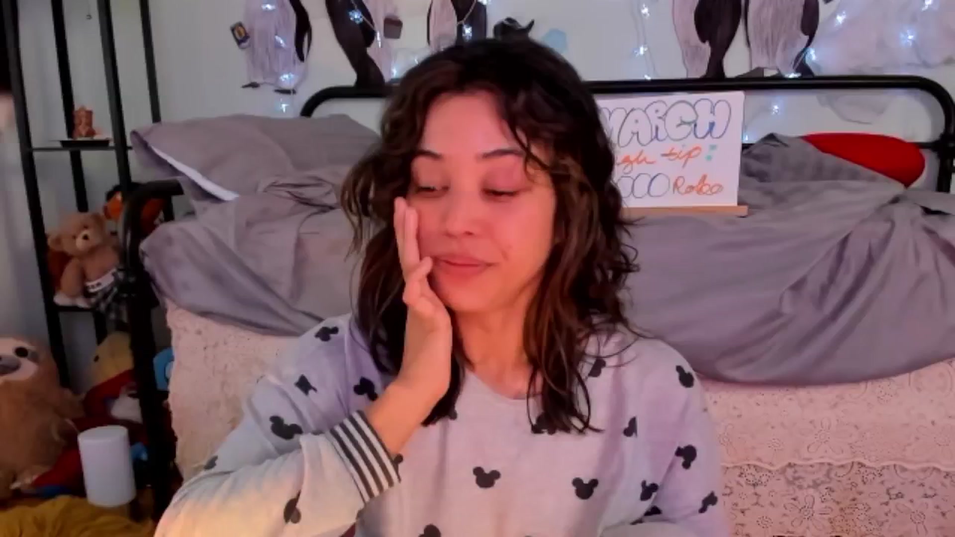 Gallery image thumbnail from KissingHigh's myfreecams stream on, 03/10/2024, 18:25 image 1 of 20