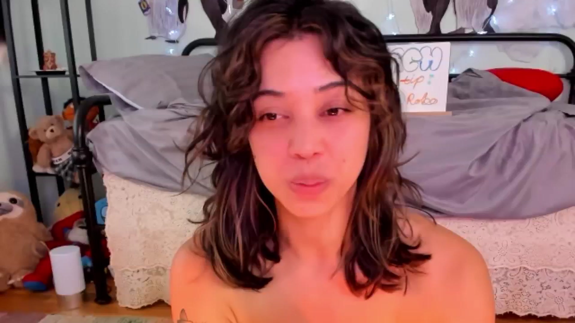 Gallery image thumbnail from KissingHigh's myfreecams stream on, 03/10/2024, 18:25 image 10 of 20