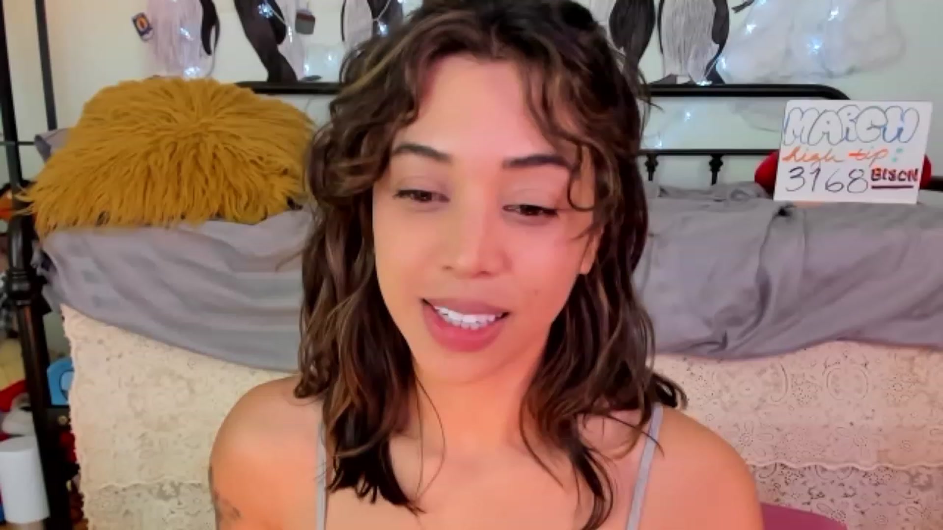 Gallery image thumbnail from KissingHigh's myfreecams stream on, 03/12/2024, 03:58 image 4 of 20