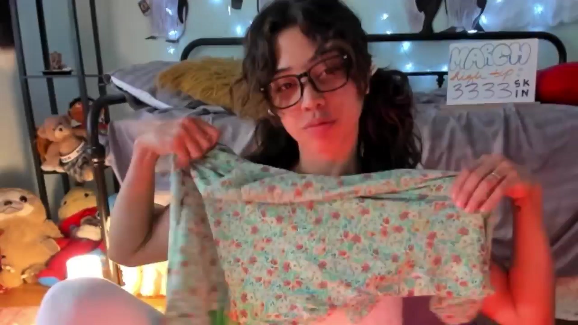 Gallery image thumbnail from KissingHigh's myfreecams stream on, 03/31/2024, 18:07 image 1 of 20