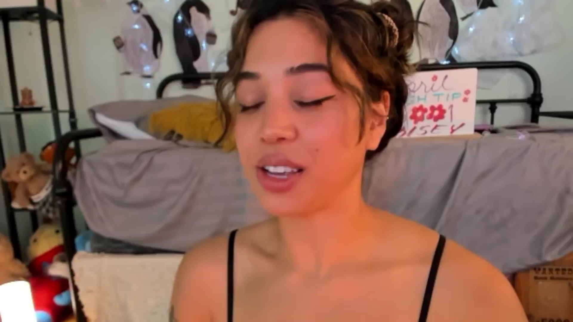 Gallery image thumbnail from KissingHigh's myfreecams stream on, 04/16/2024, 04:29 image 7 of 20