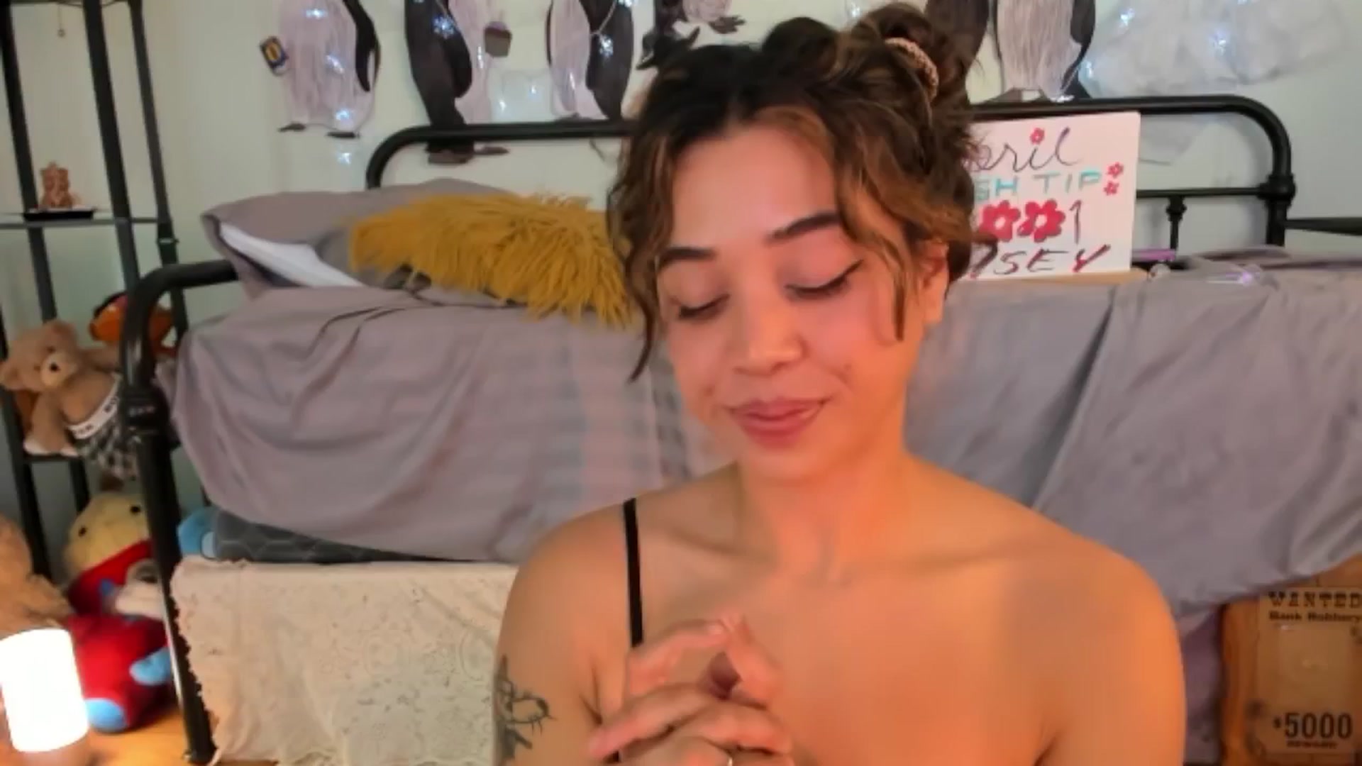 Gallery image thumbnail from KissingHigh's myfreecams stream on, 04/16/2024, 04:29 image 18 of 20