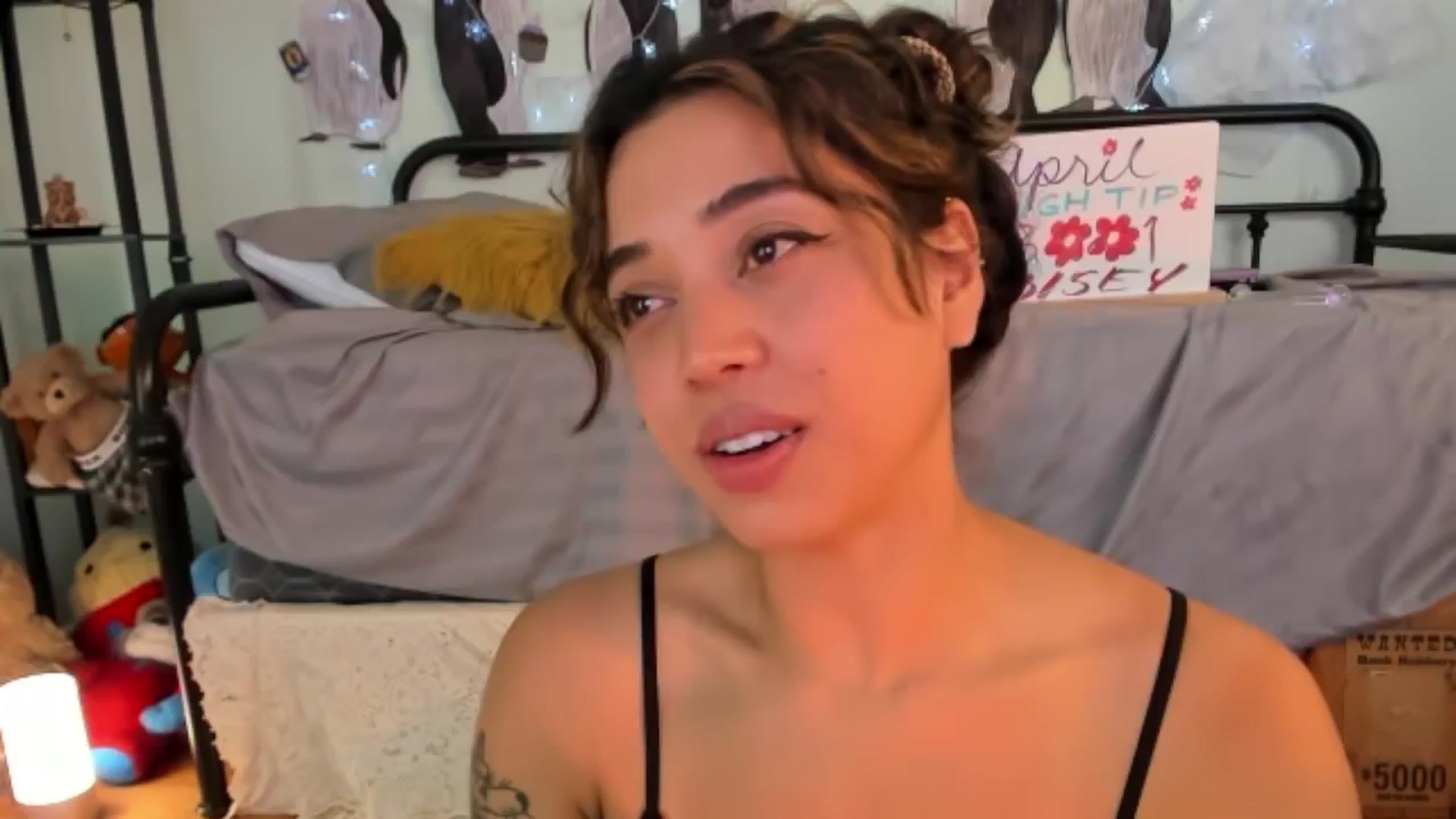 Gallery image thumbnail from KissingHigh's myfreecams stream on, 04/16/2024, 04:29 image 16 of 20