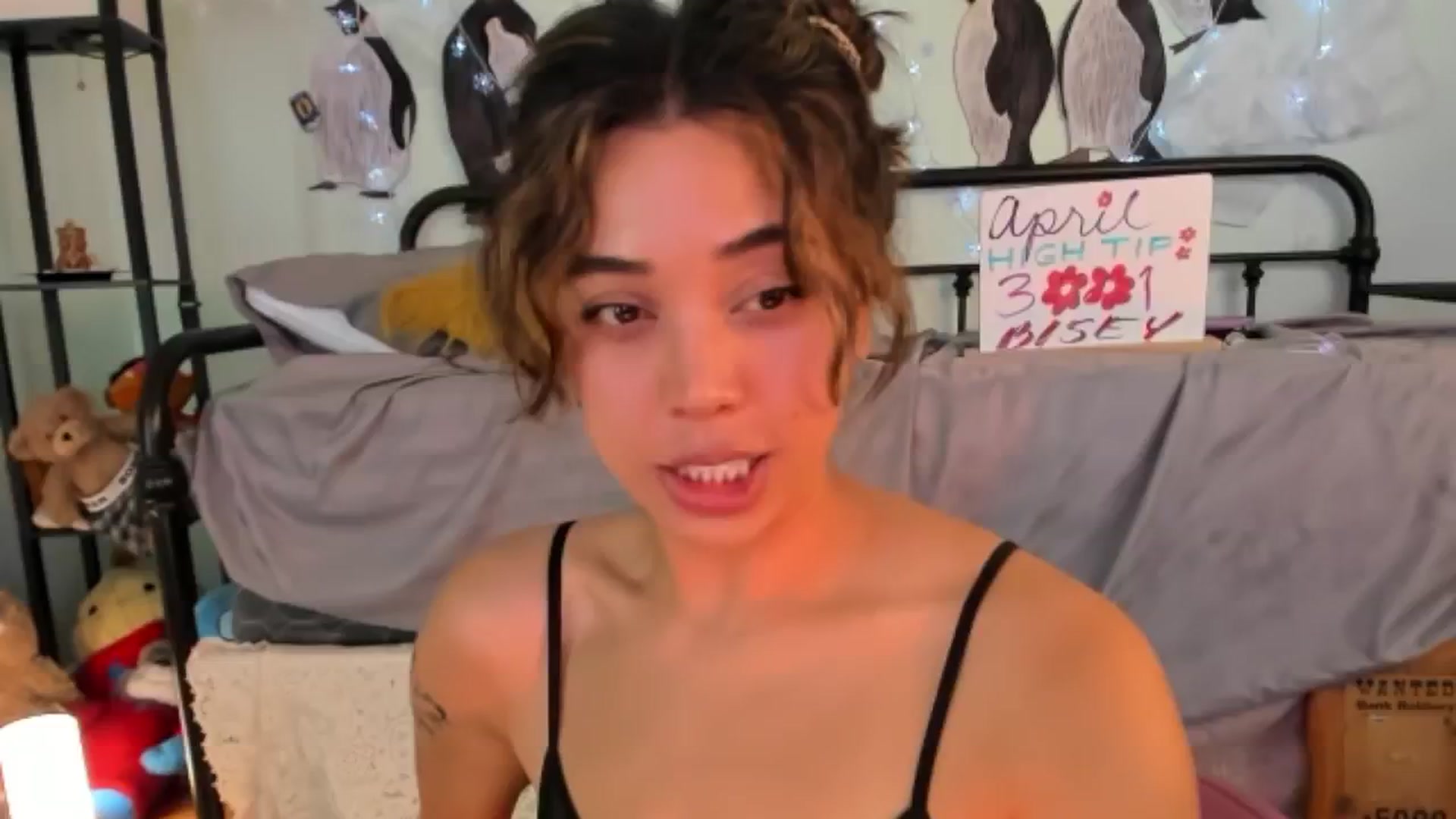 Gallery image thumbnail from KissingHigh's myfreecams stream on, 04/16/2024, 04:29 image 5 of 20