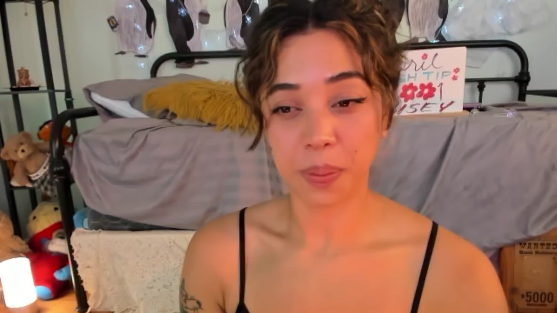 Gallery image thumbnail from KissingHigh's myfreecams stream on, 04/16/2024, 04:29 image 15 of 20