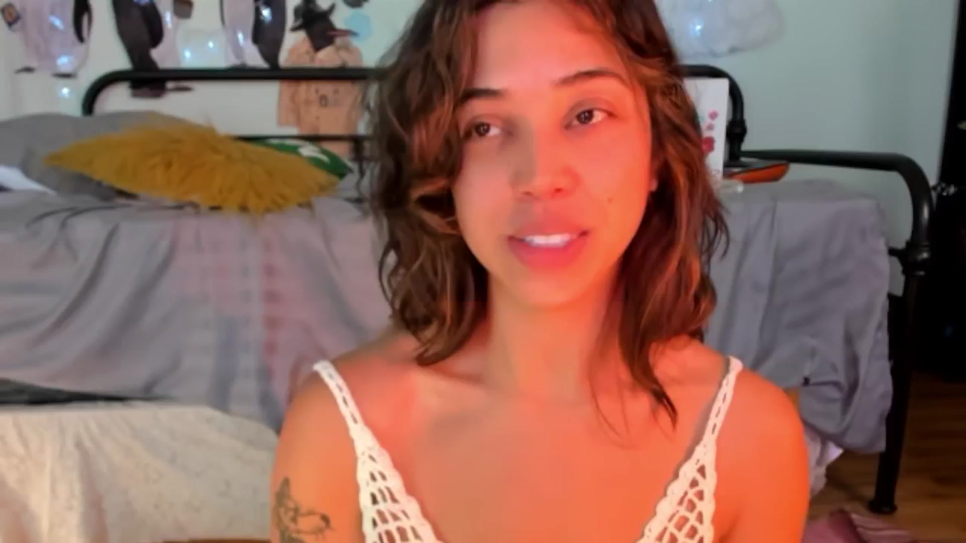 Gallery image thumbnail from KissingHigh's myfreecams stream on, 04/23/2024, 04:57 image 6 of 20