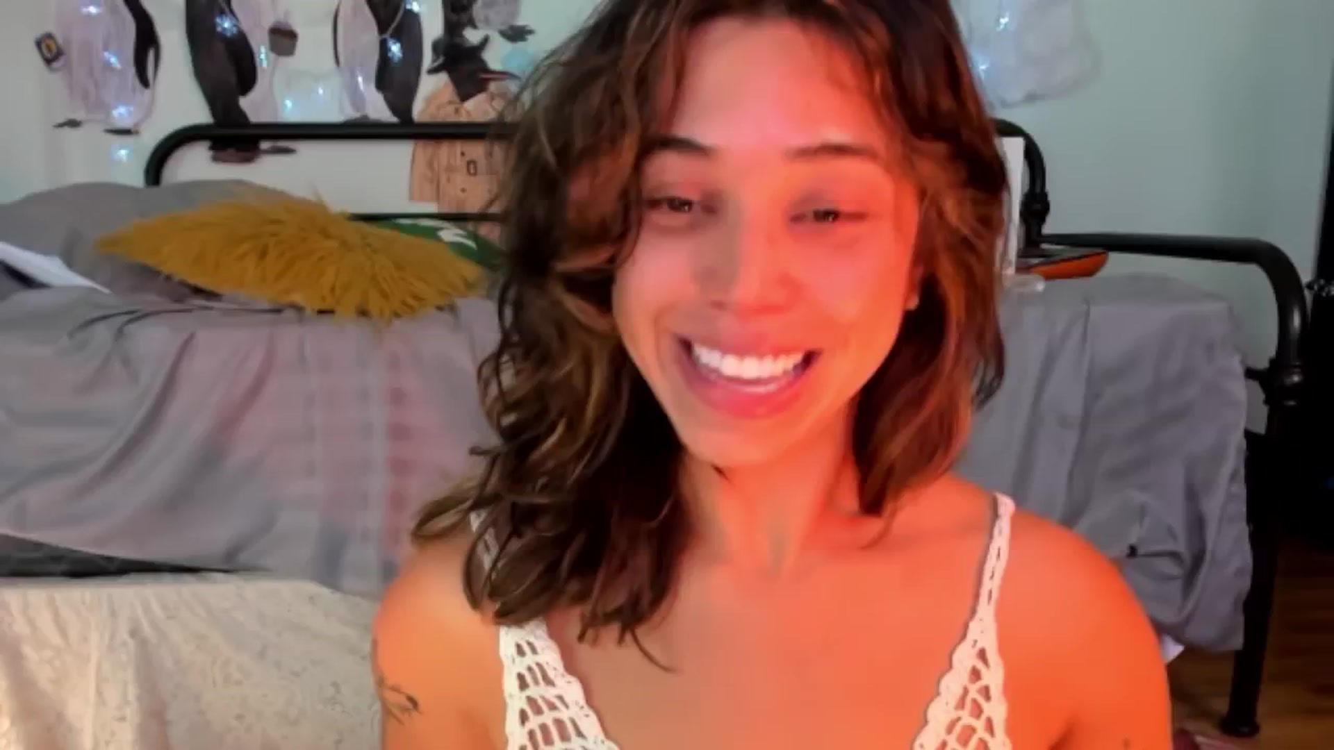 Gallery image thumbnail from KissingHigh's myfreecams stream on, 04/23/2024, 04:57 image 15 of 20