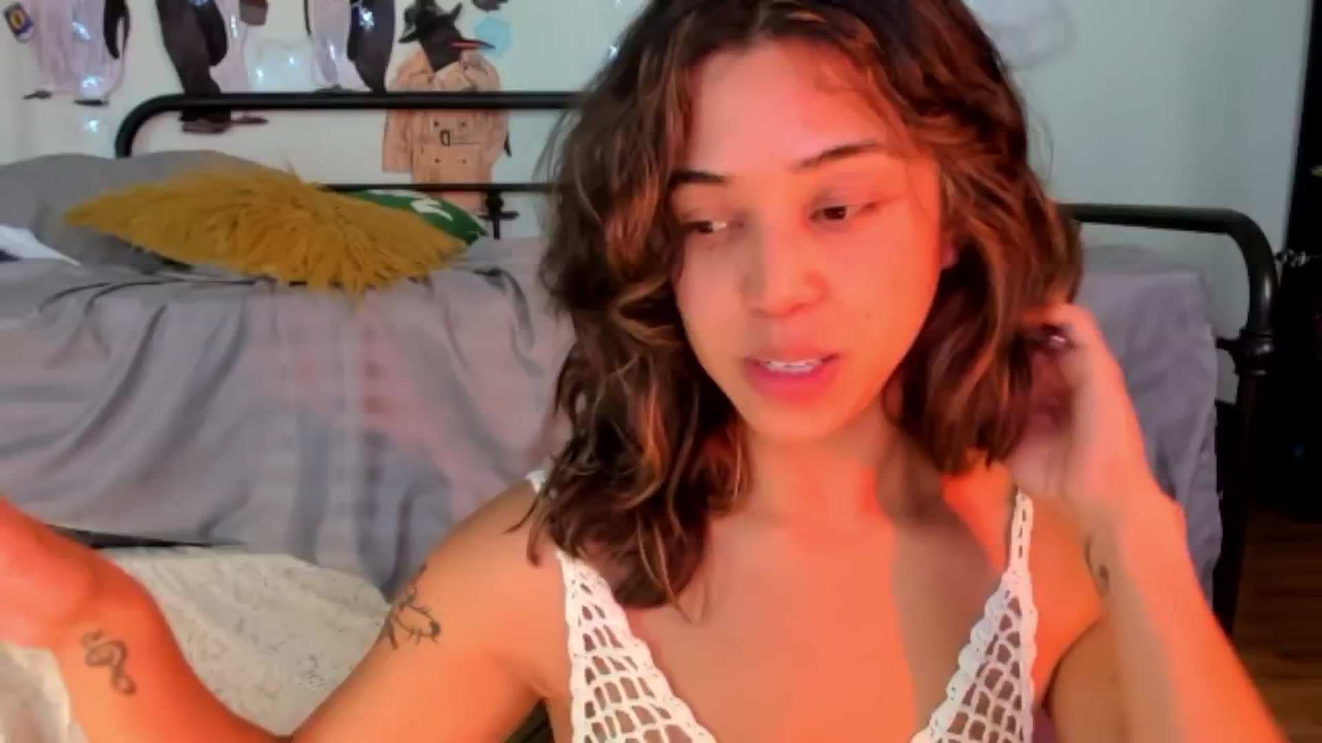 Gallery image thumbnail from KissingHigh's myfreecams stream on, 04/23/2024, 04:57 image 9 of 20