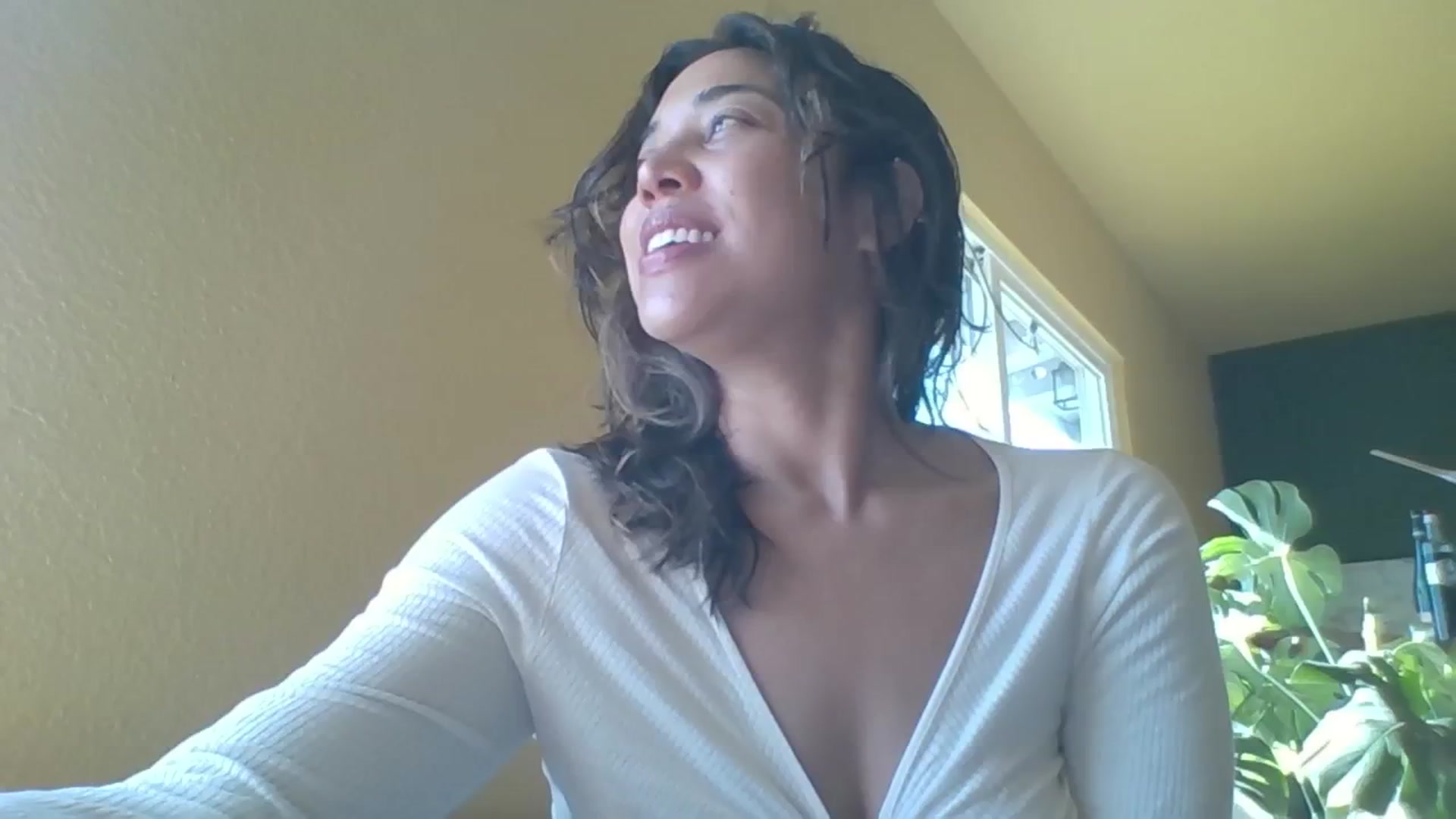 Gallery image thumbnail from KissingHigh's myfreecams stream on, 04/28/2024, 16:38 image 2 of 20