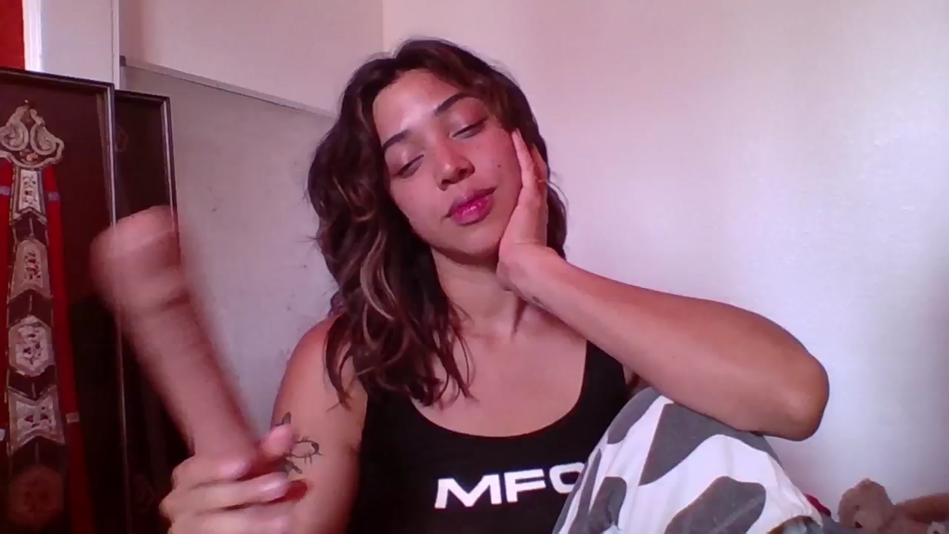 Gallery image thumbnail from KissingHigh's myfreecams stream on, 05/02/2024, 22:06 image 18 of 20