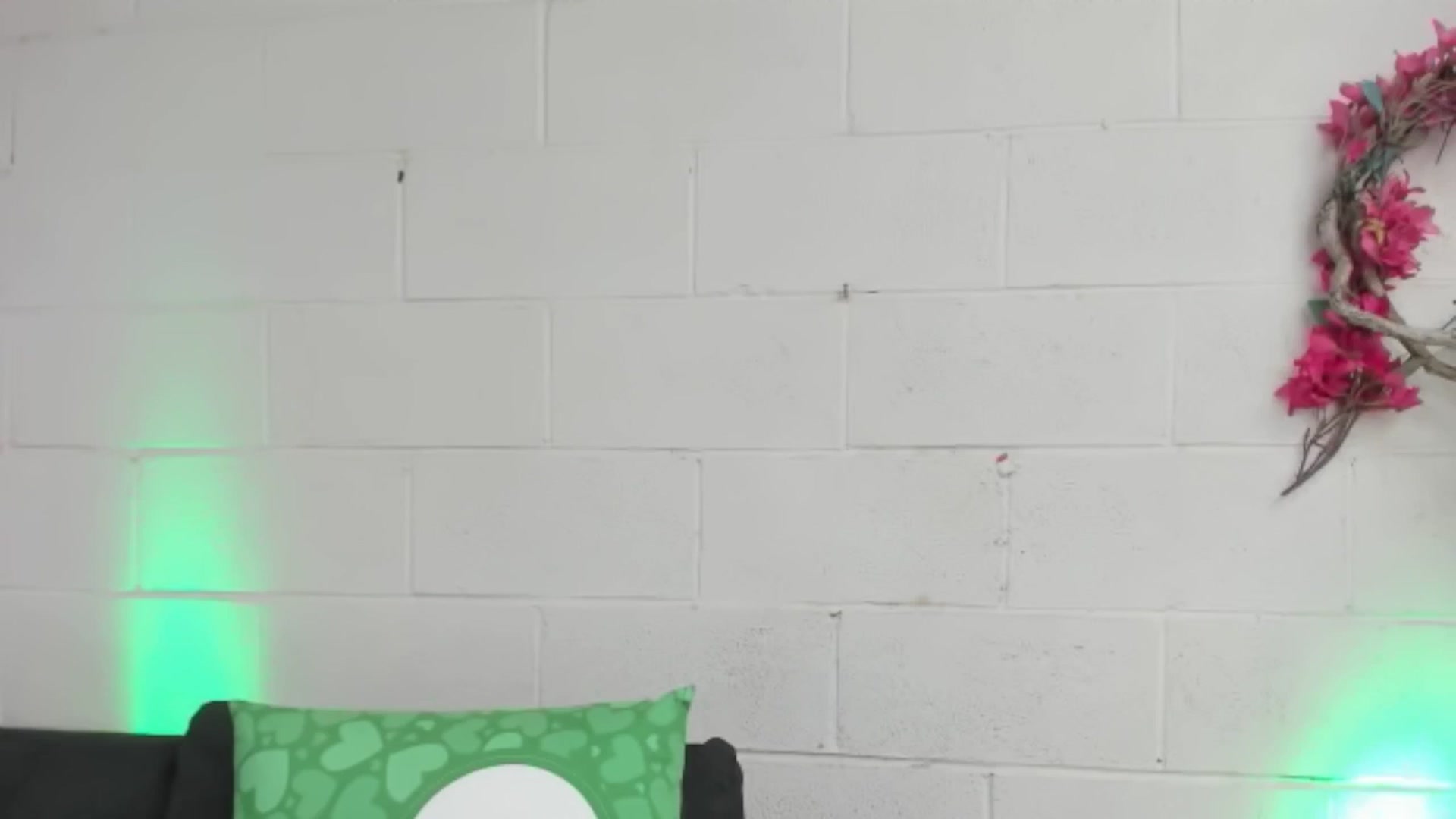 Gallery image thumbnail from KissingHigh's myfreecams stream on, 05/21/2024, 02:52 image 4 of 20
